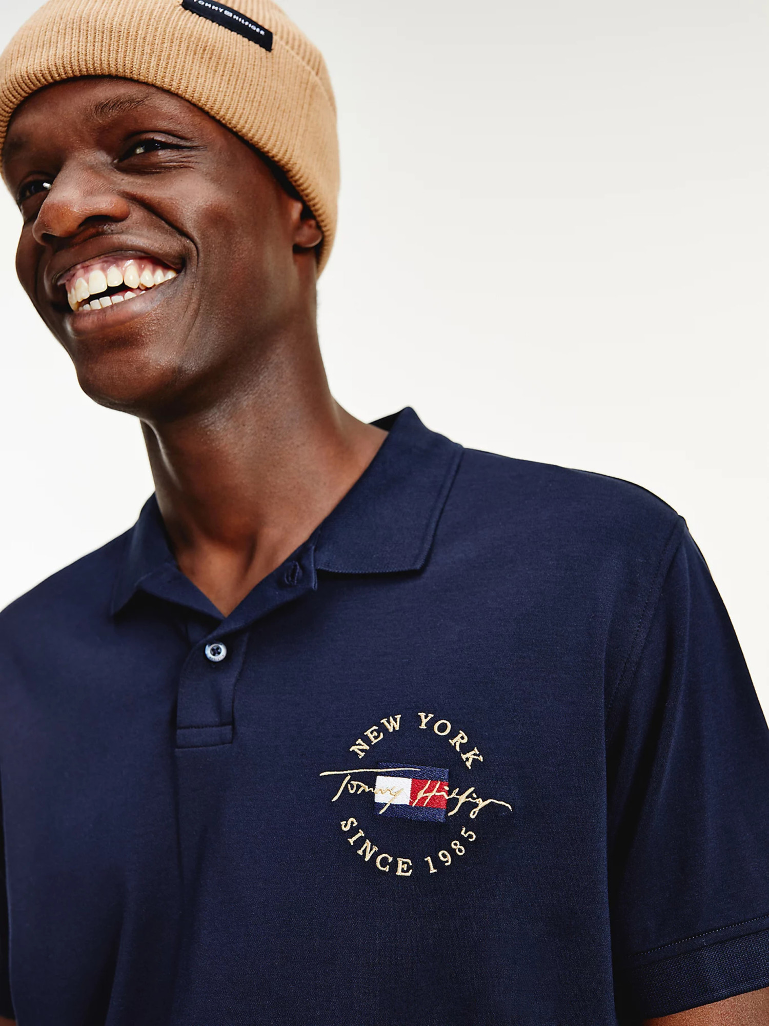 detail Tommy Hilfiger pánske tmavomodré polo tričko