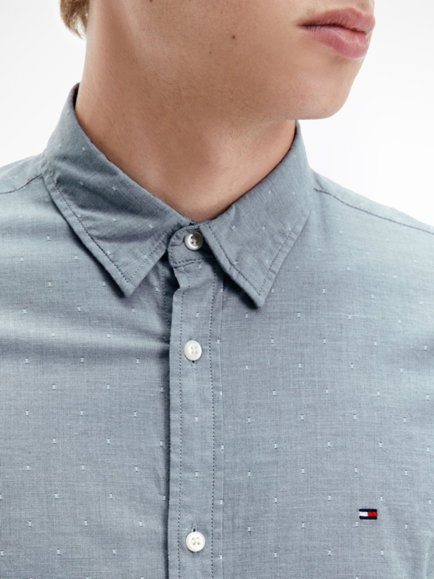 detail Tommy Hilfiger pánska šedá košeľa