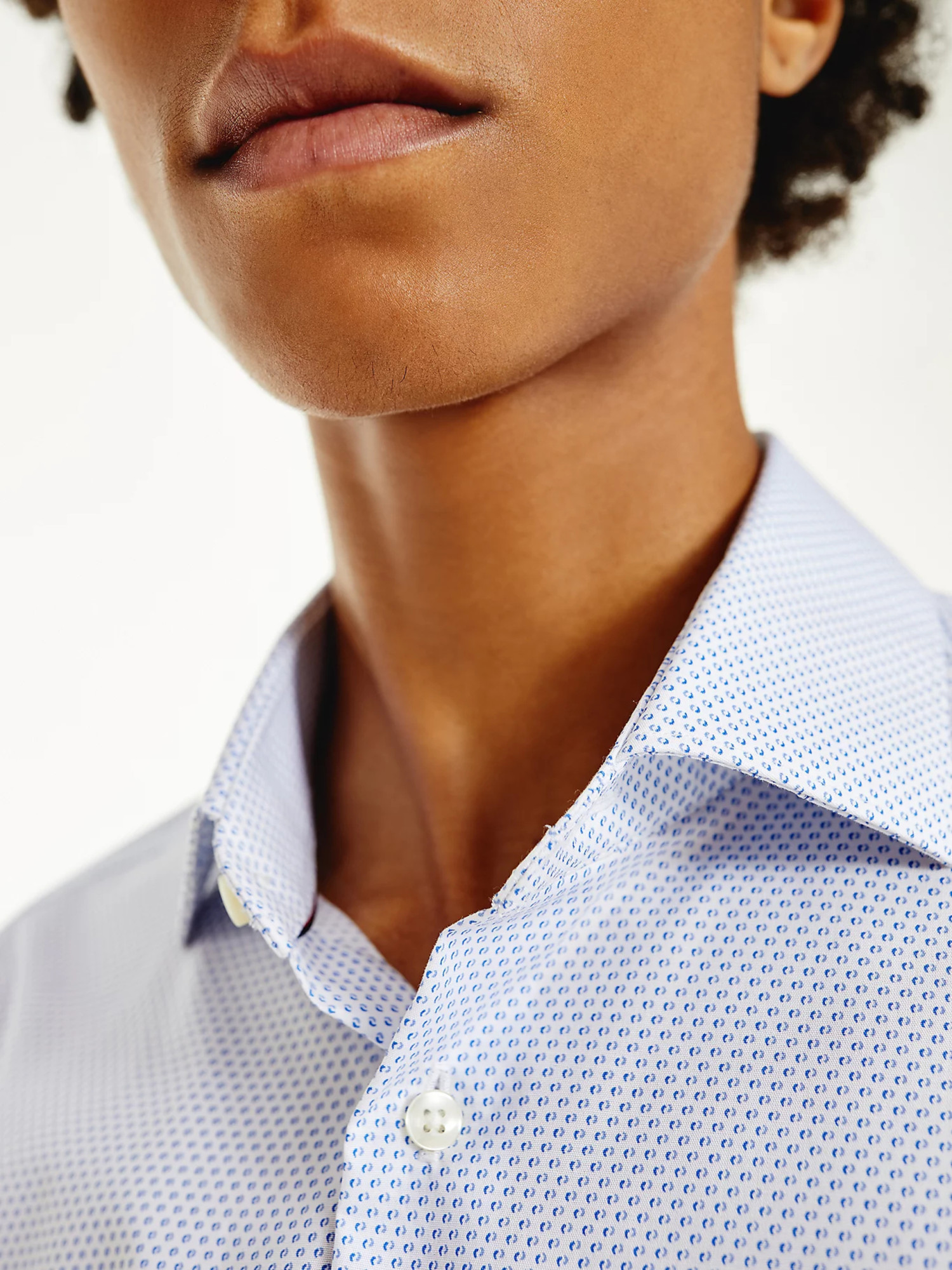 detail Tommy Hilfiger pánska vzorovaná košeľa