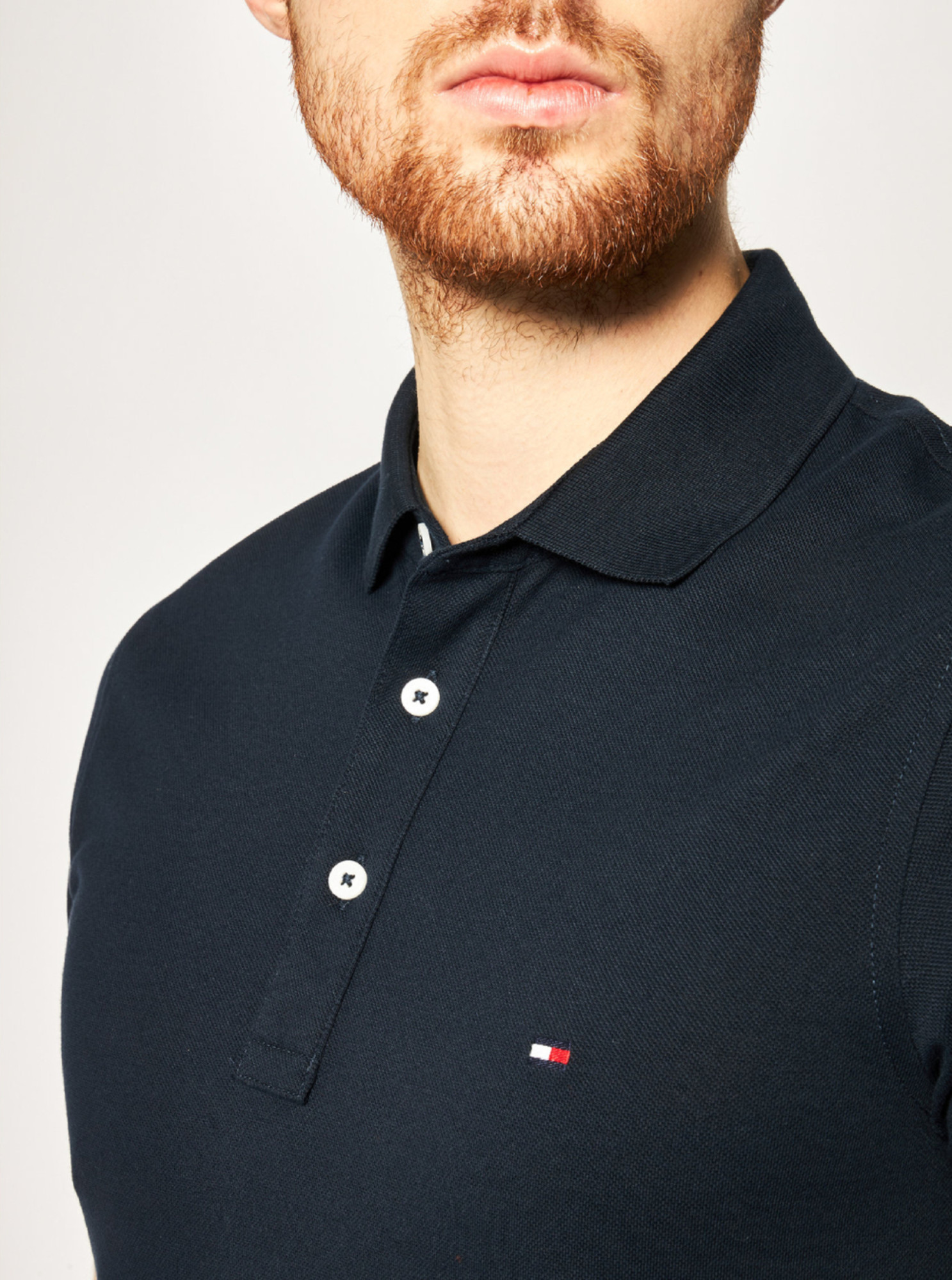 detail Tommy Hilfiger pánske tmavomodré polo Core