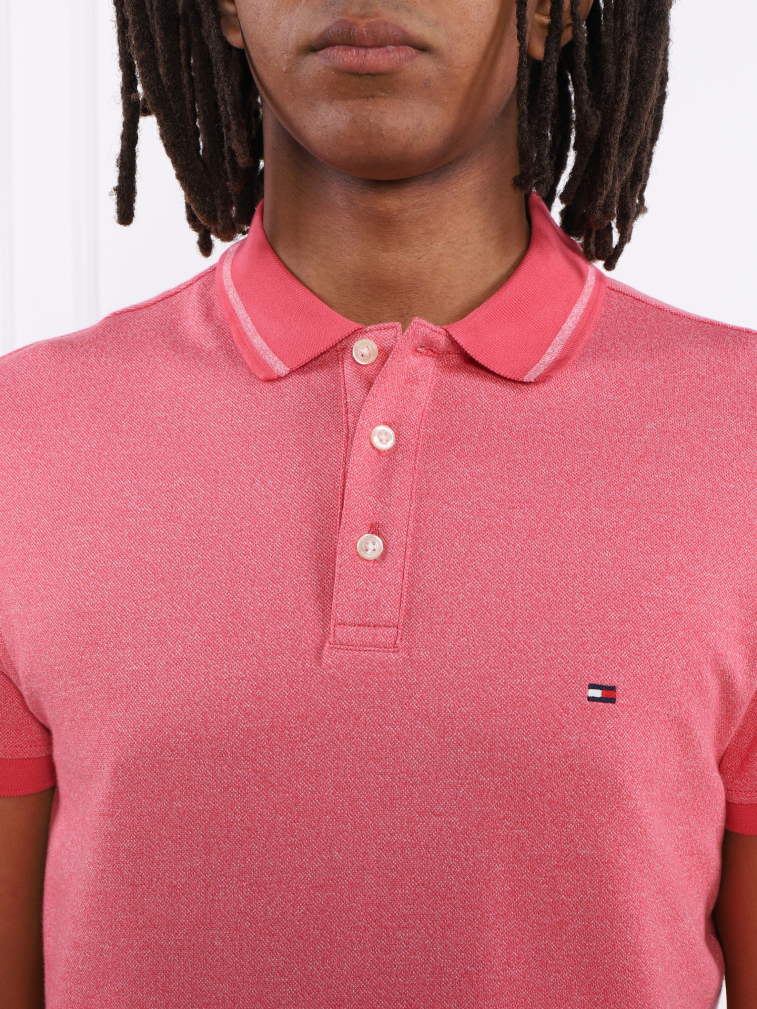 detail Tommy Hilfiger pánske červené polo