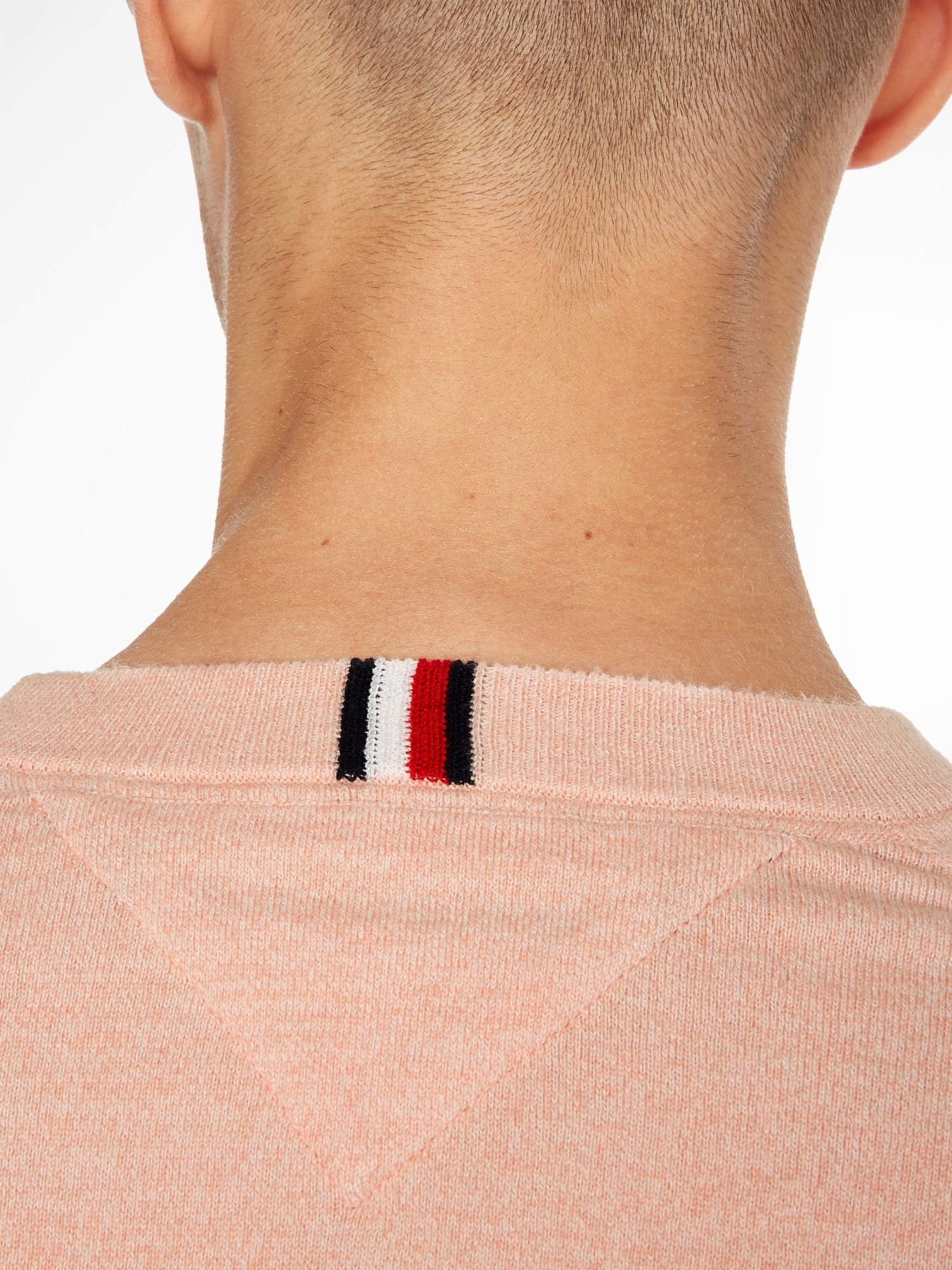 detail Tommy Hilfiger pánsky lososový sveter