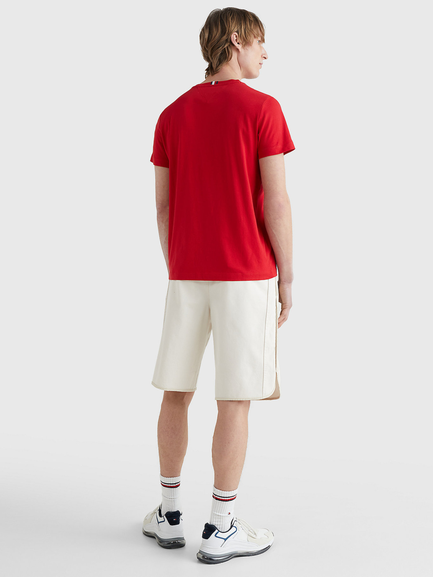 detail Tommy Hilfiger pánske červené tričko