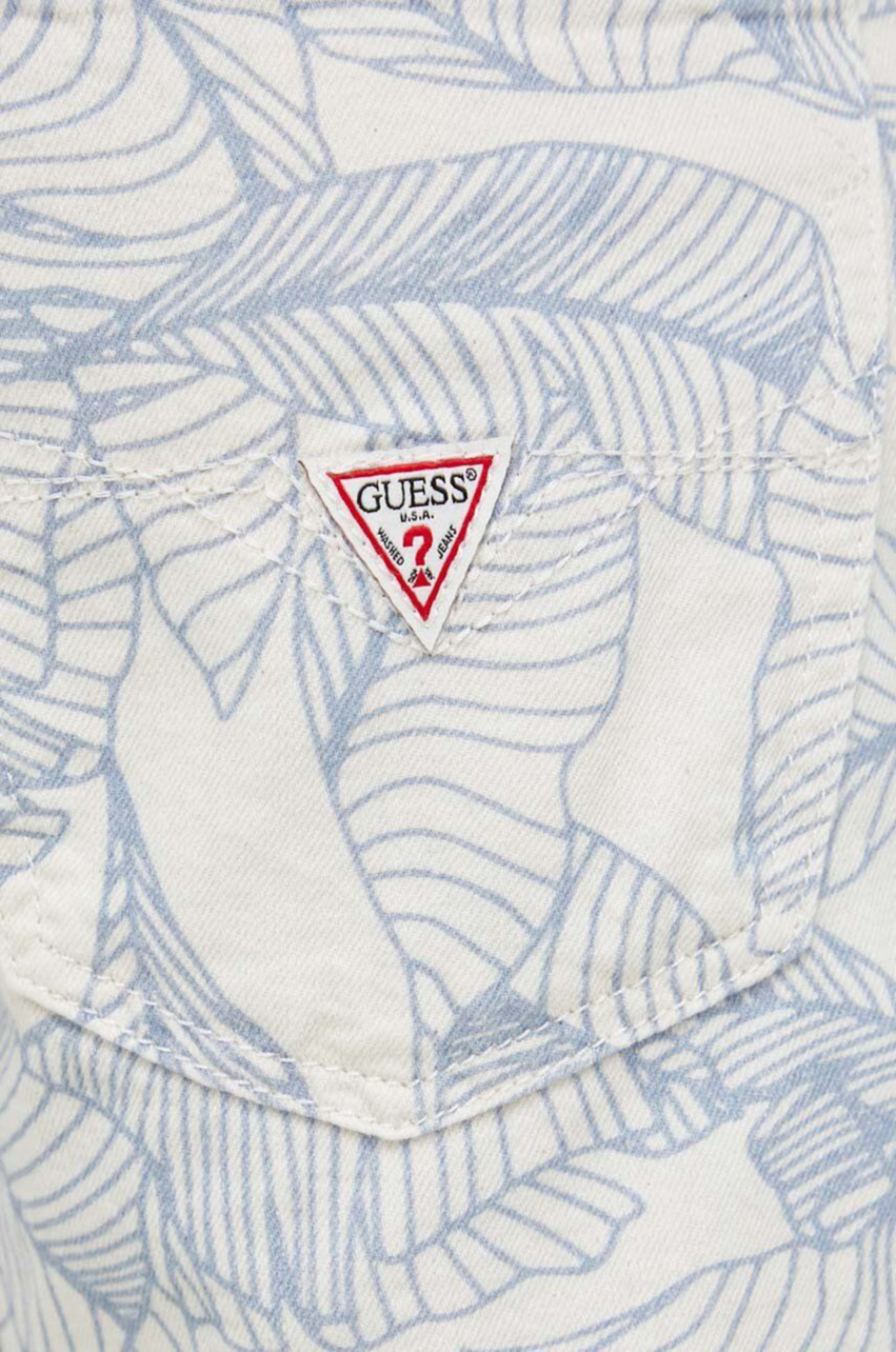 detail Guess pánske krémové kraťasy