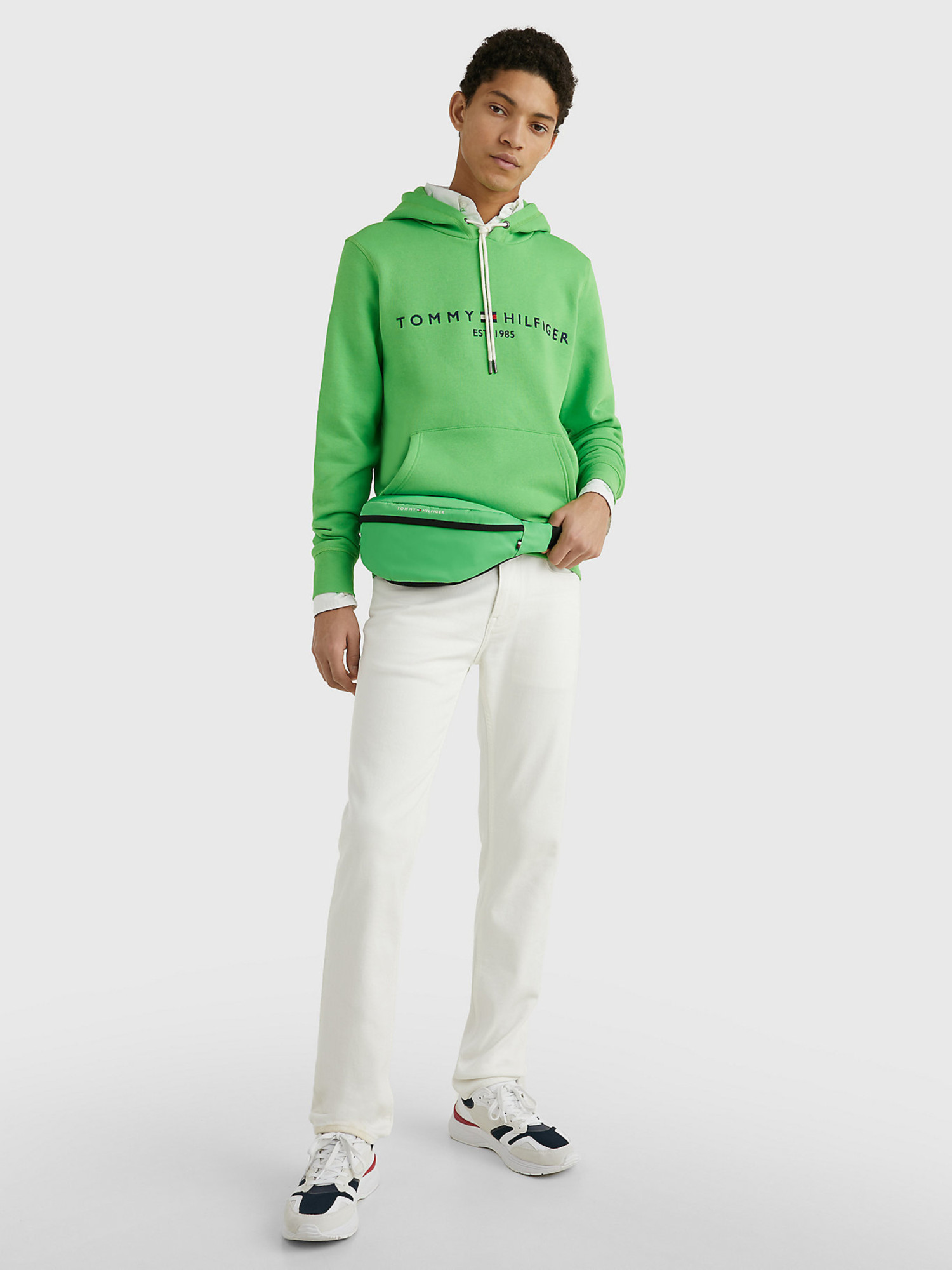 detail Tommy Hilfiger pánska zelená mikina Logo