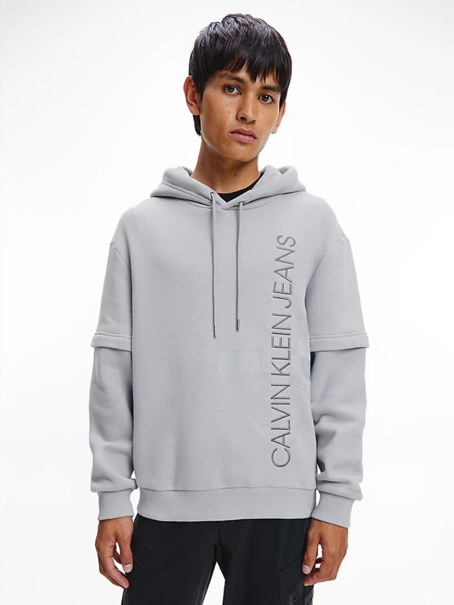 detail Calvin Klein pánska šedomodrá mikina