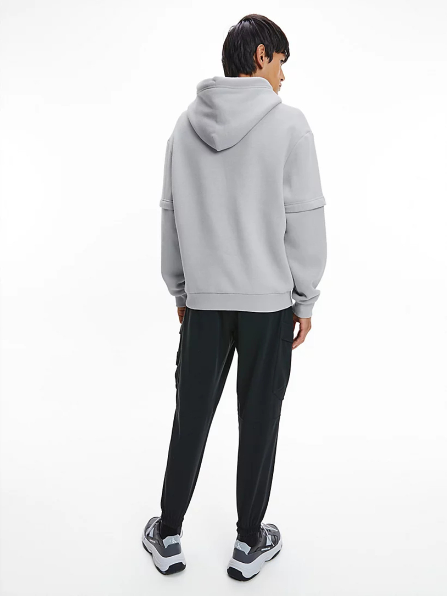 detail Calvin Klein pánska šedomodrá mikina