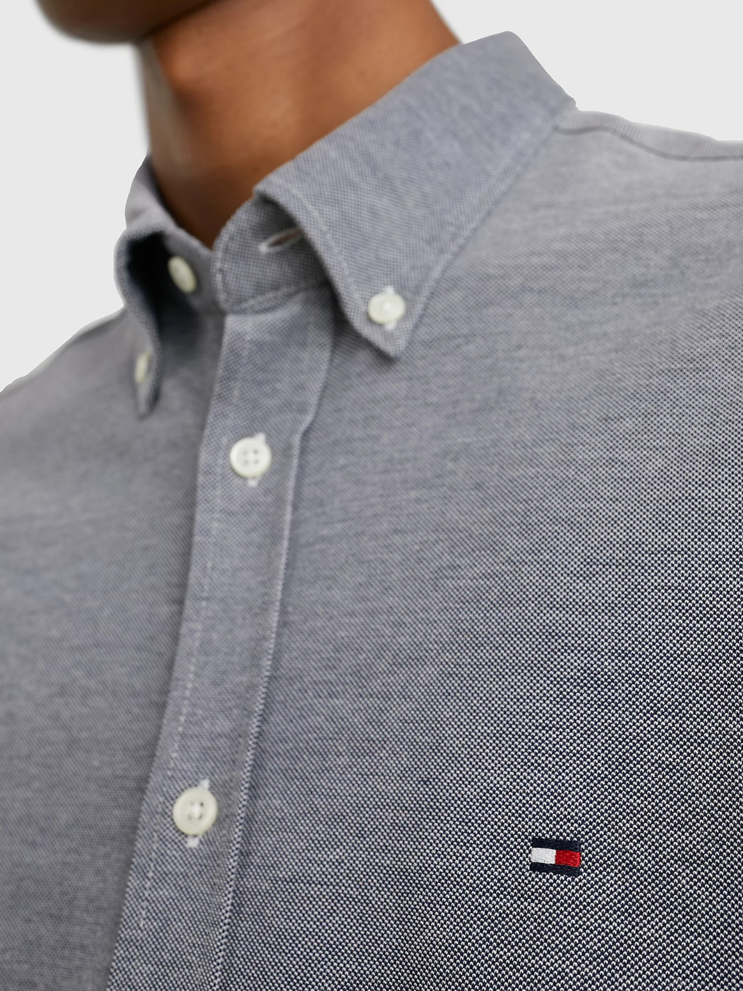 detail Tommy Hilfiger pánska modrá košeľa 1985