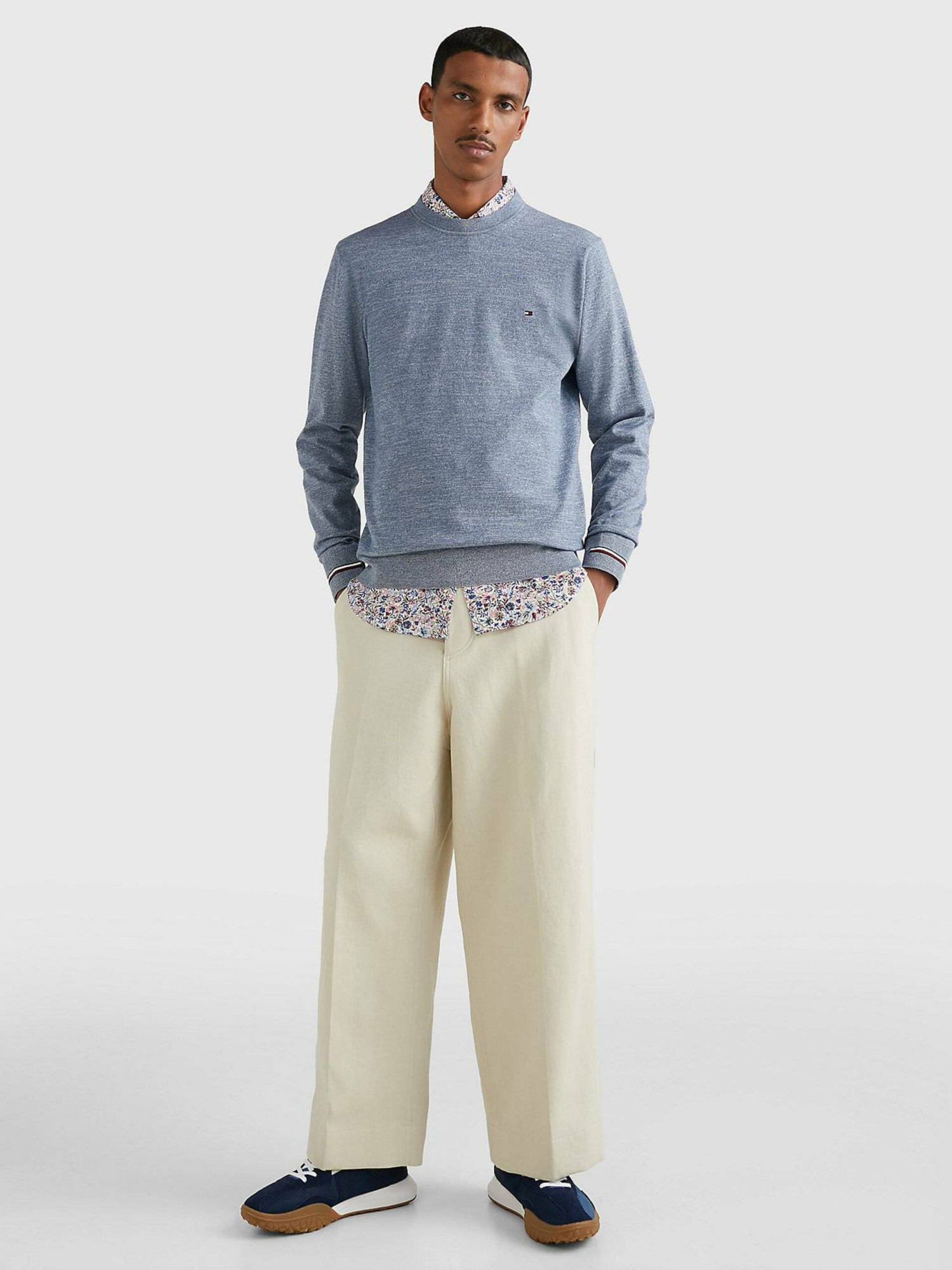 detail Tommy Hilfiger pánsky modrý sveter Mouline