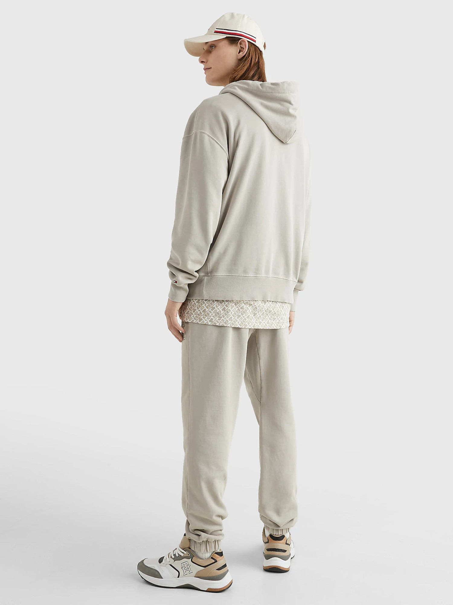 detail Tommy Hilfiger pánska béžová mikina garment