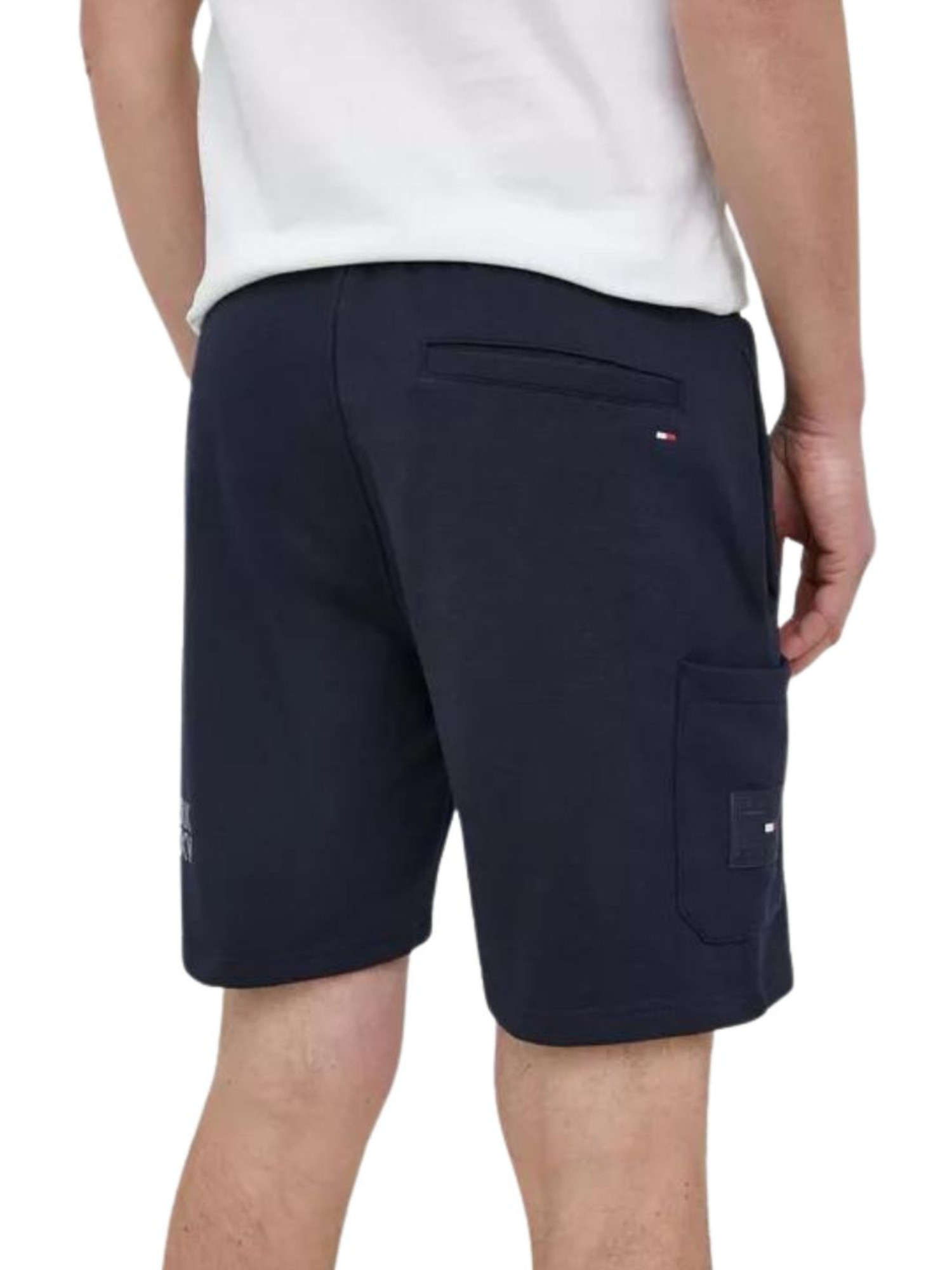 detail Tommy Hilfiger pánske tmavo modré šortky