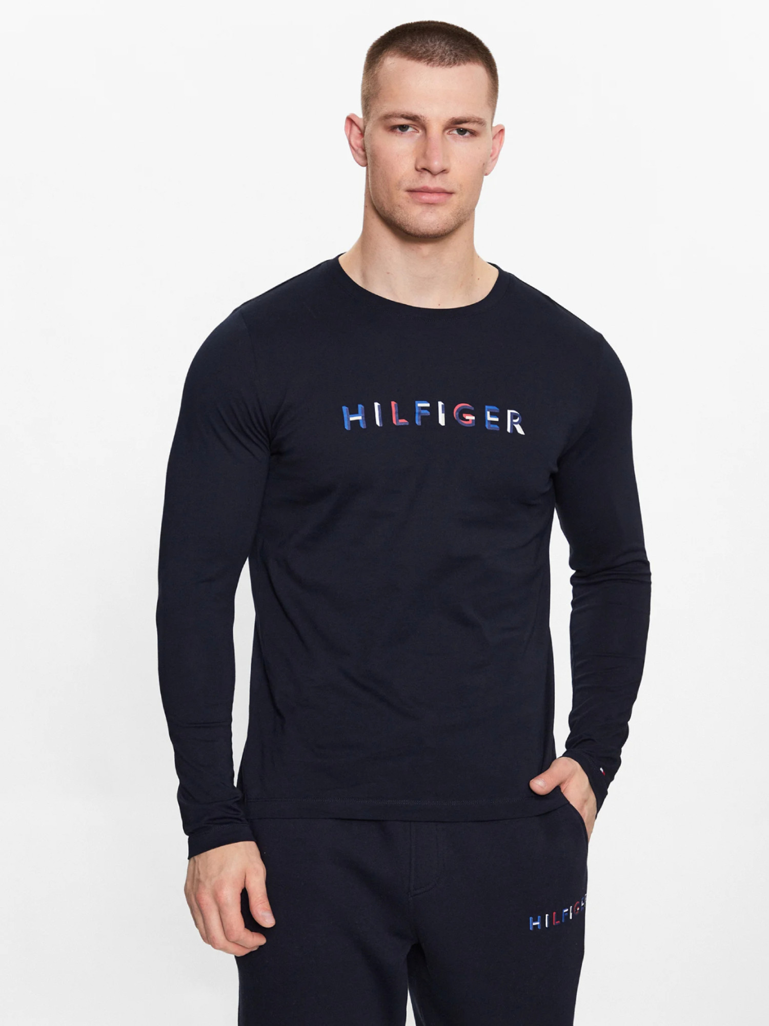 detail Tommy Hilfiger pánske tmavo modré tričko