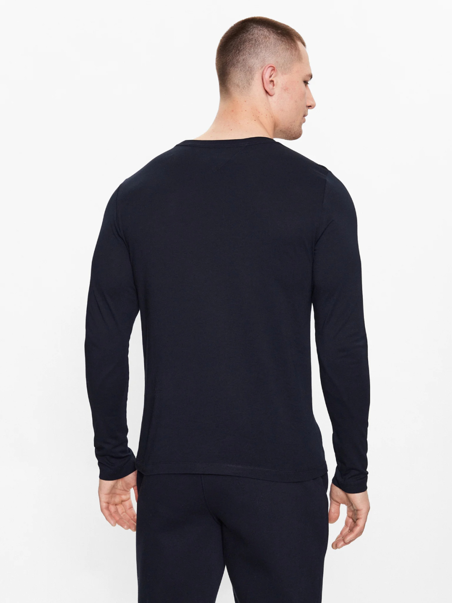 detail Tommy Hilfiger pánske tmavo modré tričko