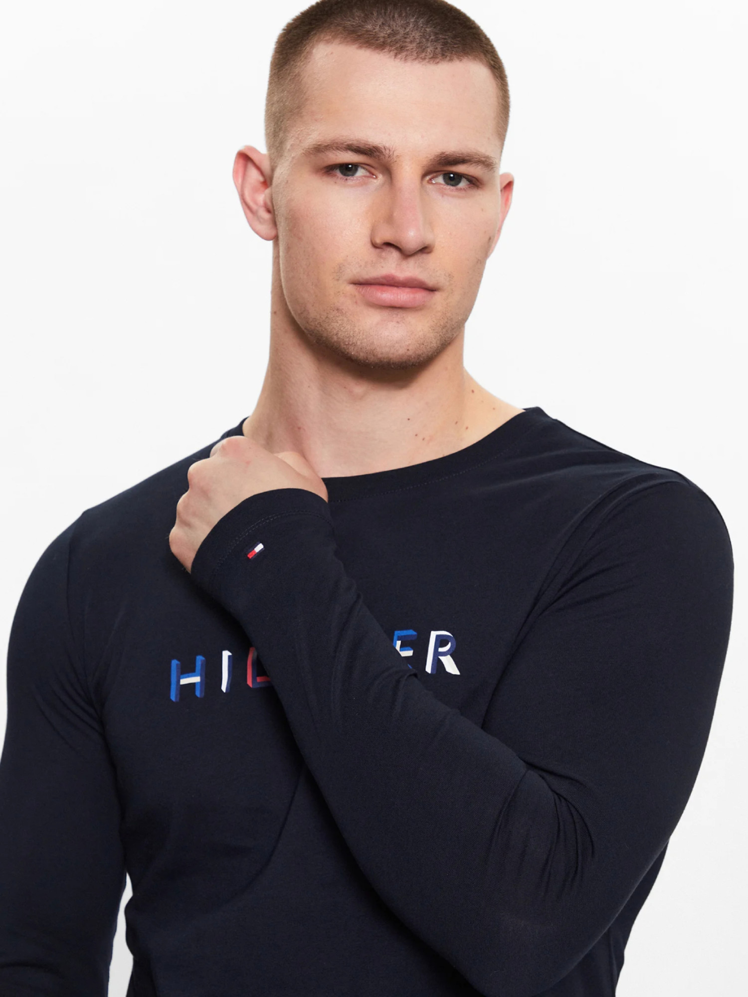 detail Tommy Hilfiger pánske tmavo modré tričko