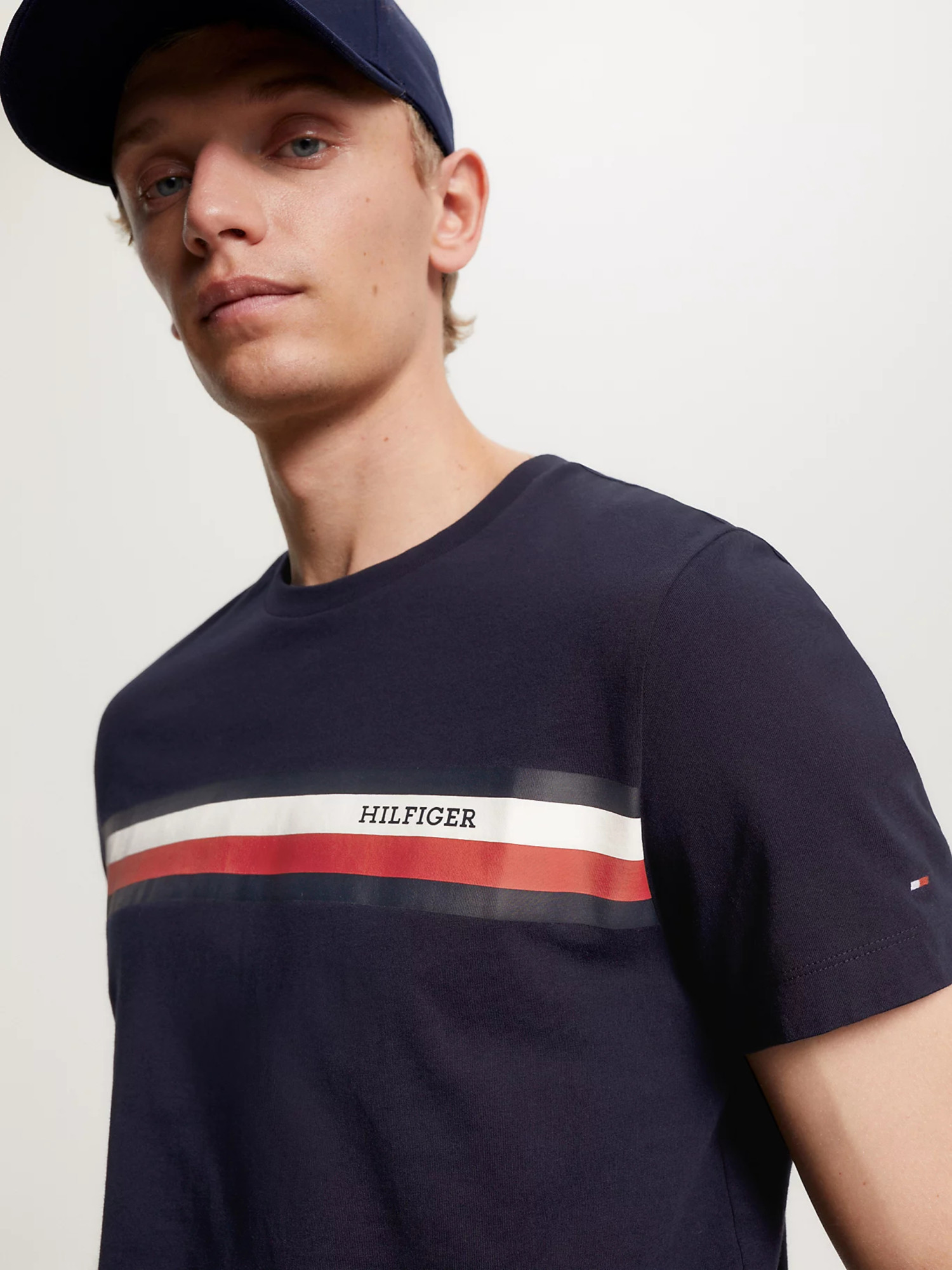 detail Tommy Hilfiger pánske tmavo modré tričko Monotype