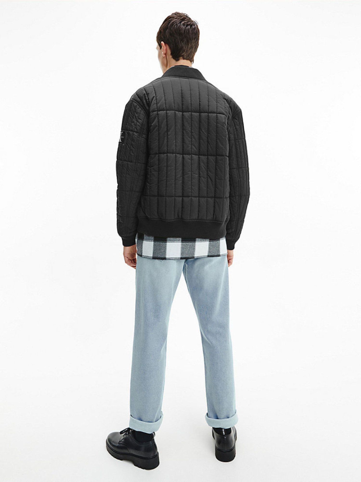 detail Calvin Klein pánska čierna bunda