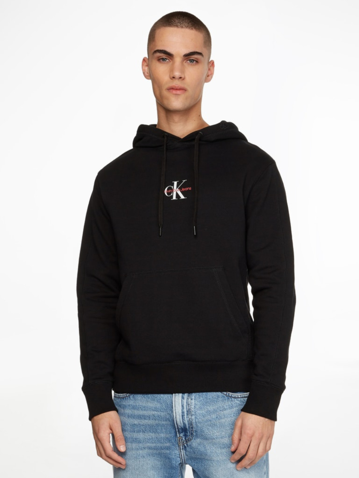 detail Calvin Klein pánska čierna mikina