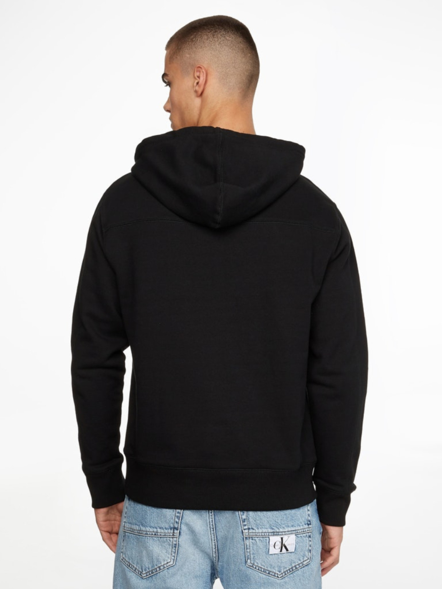 detail Calvin Klein pánska čierna mikina
