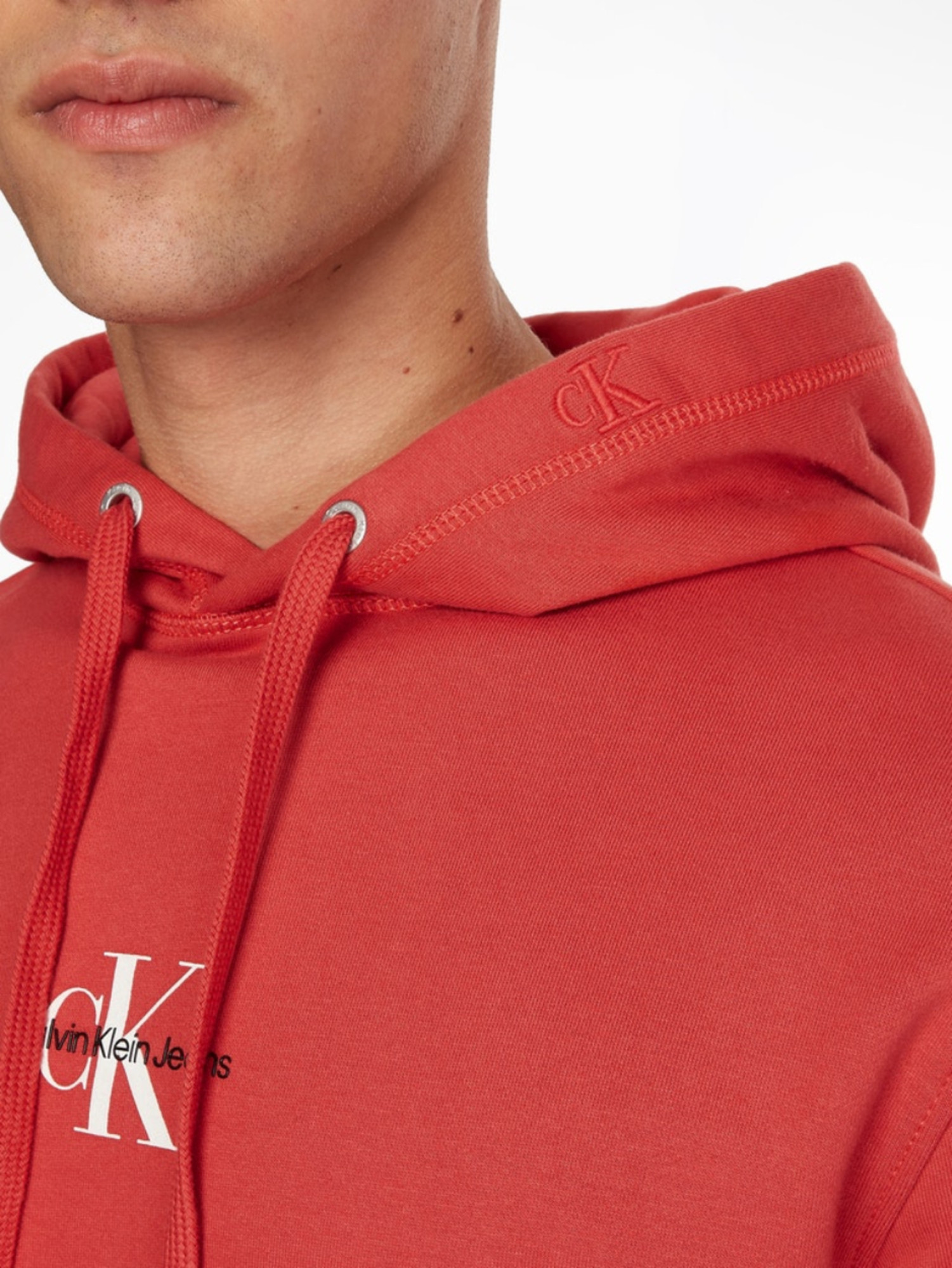 detail Calvin Klein pánska mikina rhubarb red