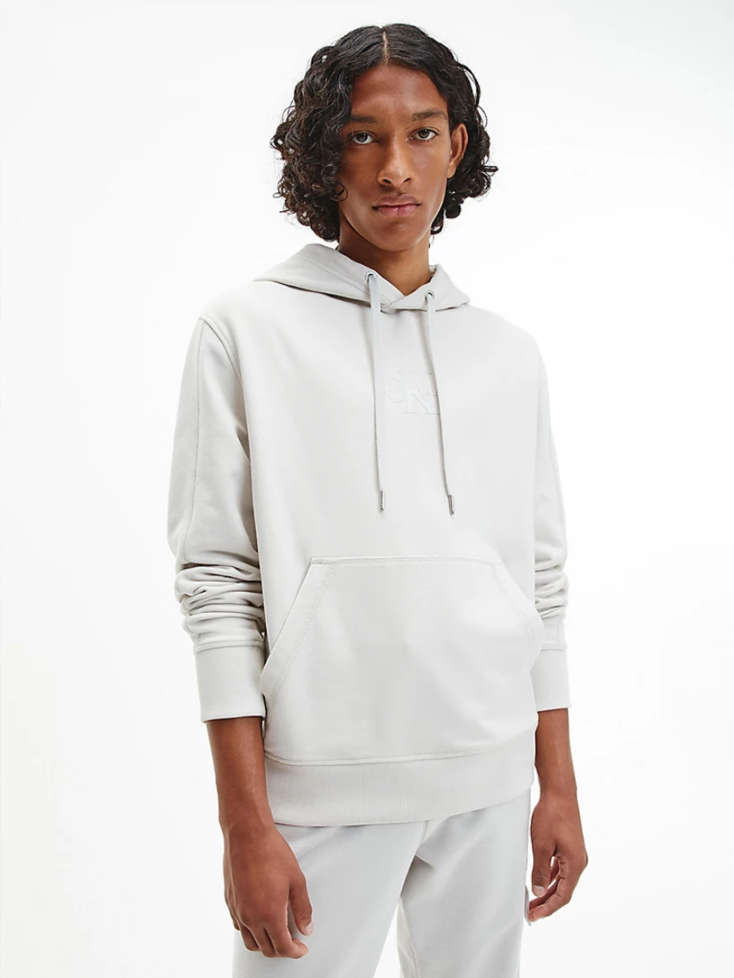 detail Calvin Klein pánska svetlošedá mikina