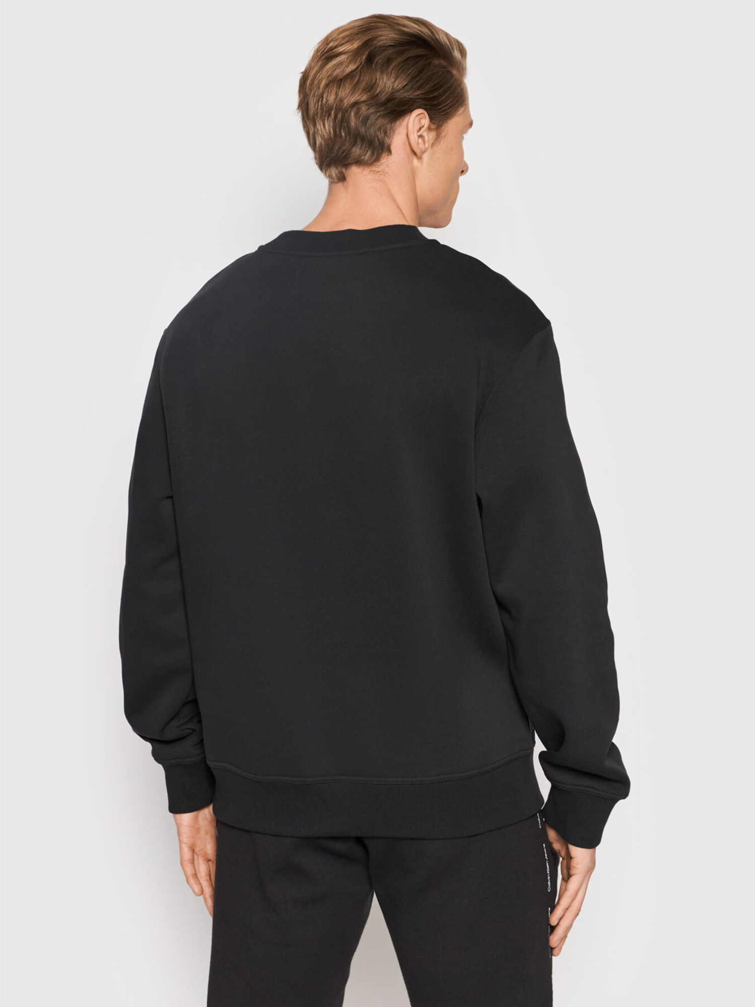 detail Calvin Klein pánska čierna mikina