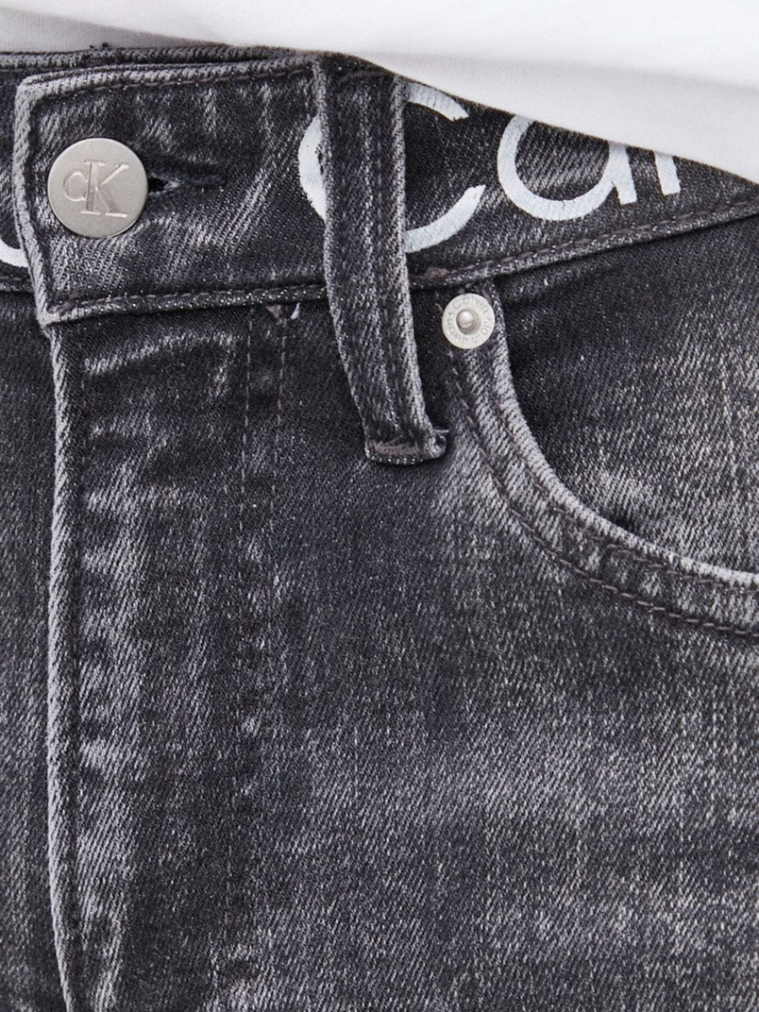 detail Calvin Klein pánske šedé džínsy