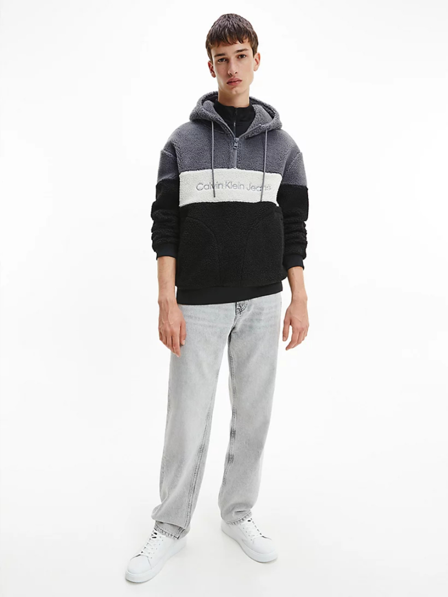 detail Calvin Klein pánska sherpa mikina