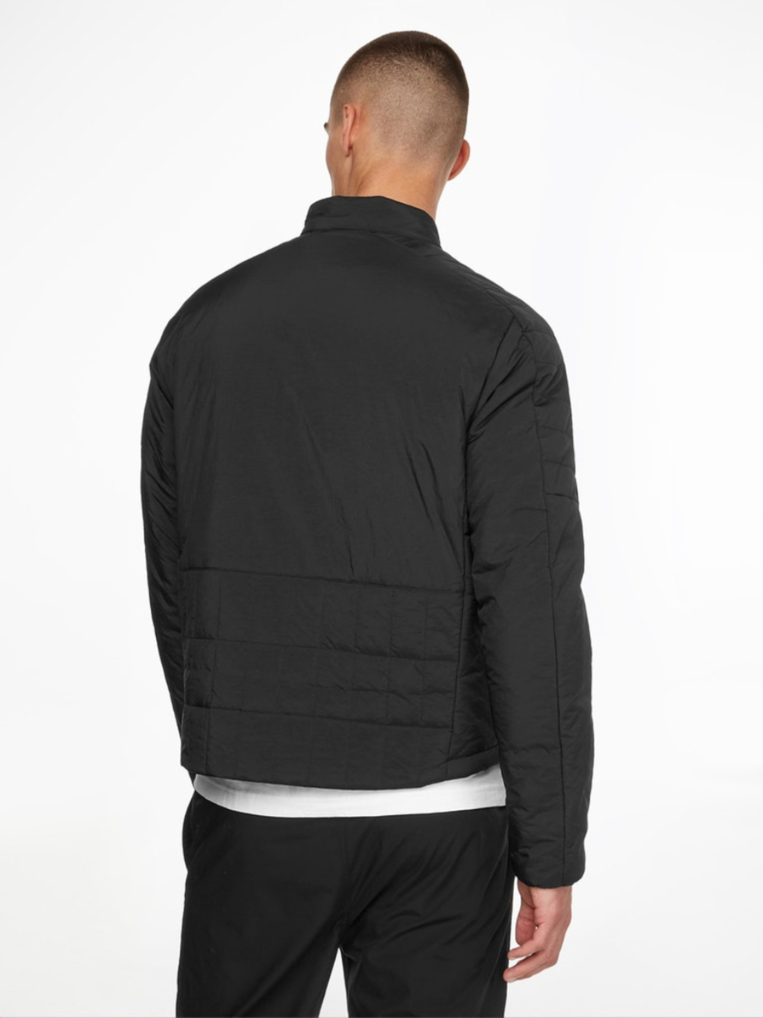 detail Calvin Klein pánska čierna bunda