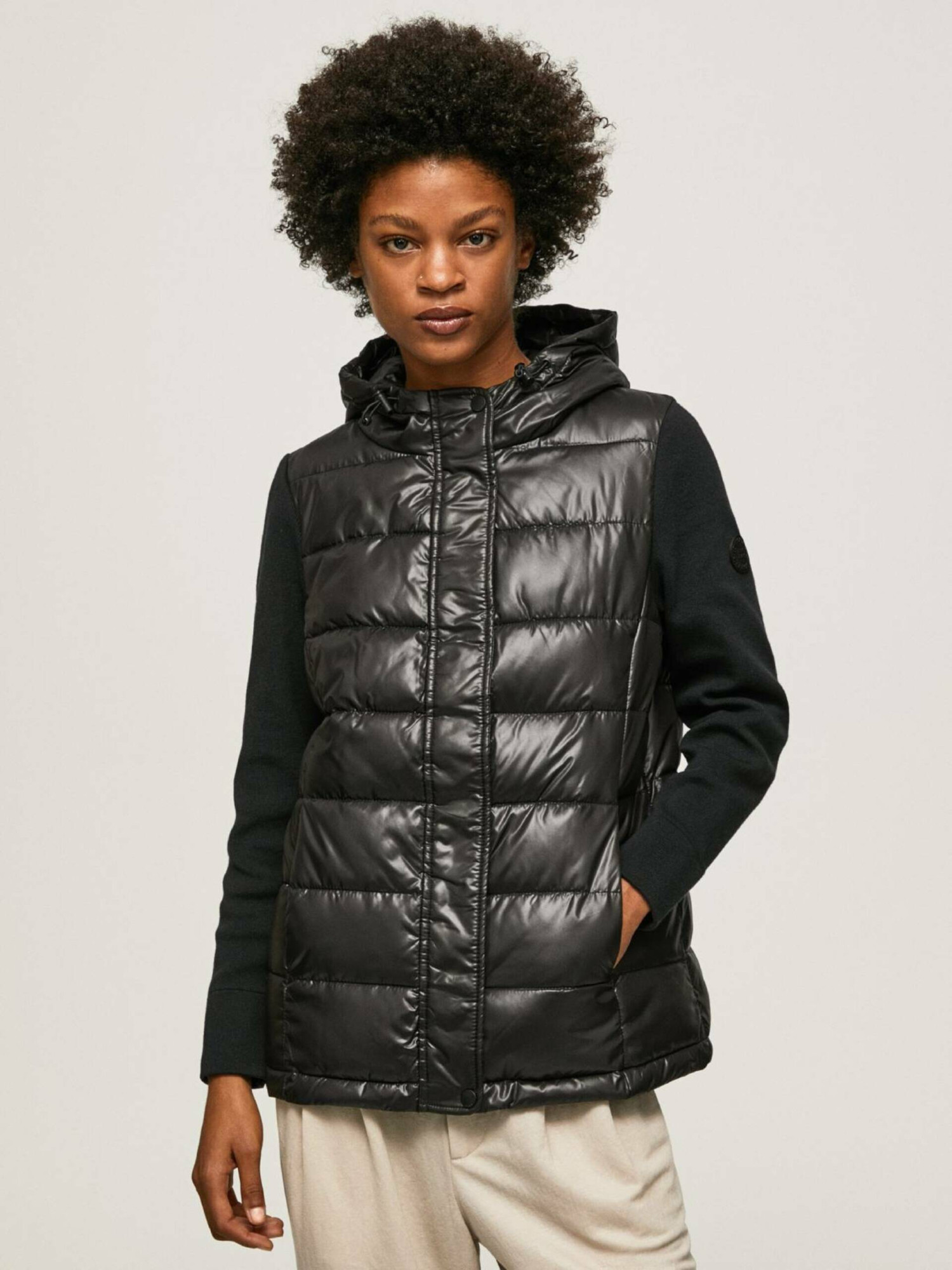detail Pepe Jeans dámska čierna bunda RINNAS