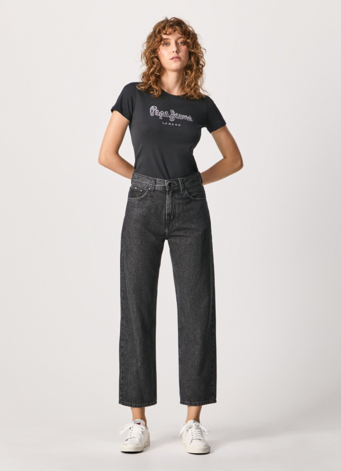 detail Pepe Jeans dámske čierne tričko BEATRICE
