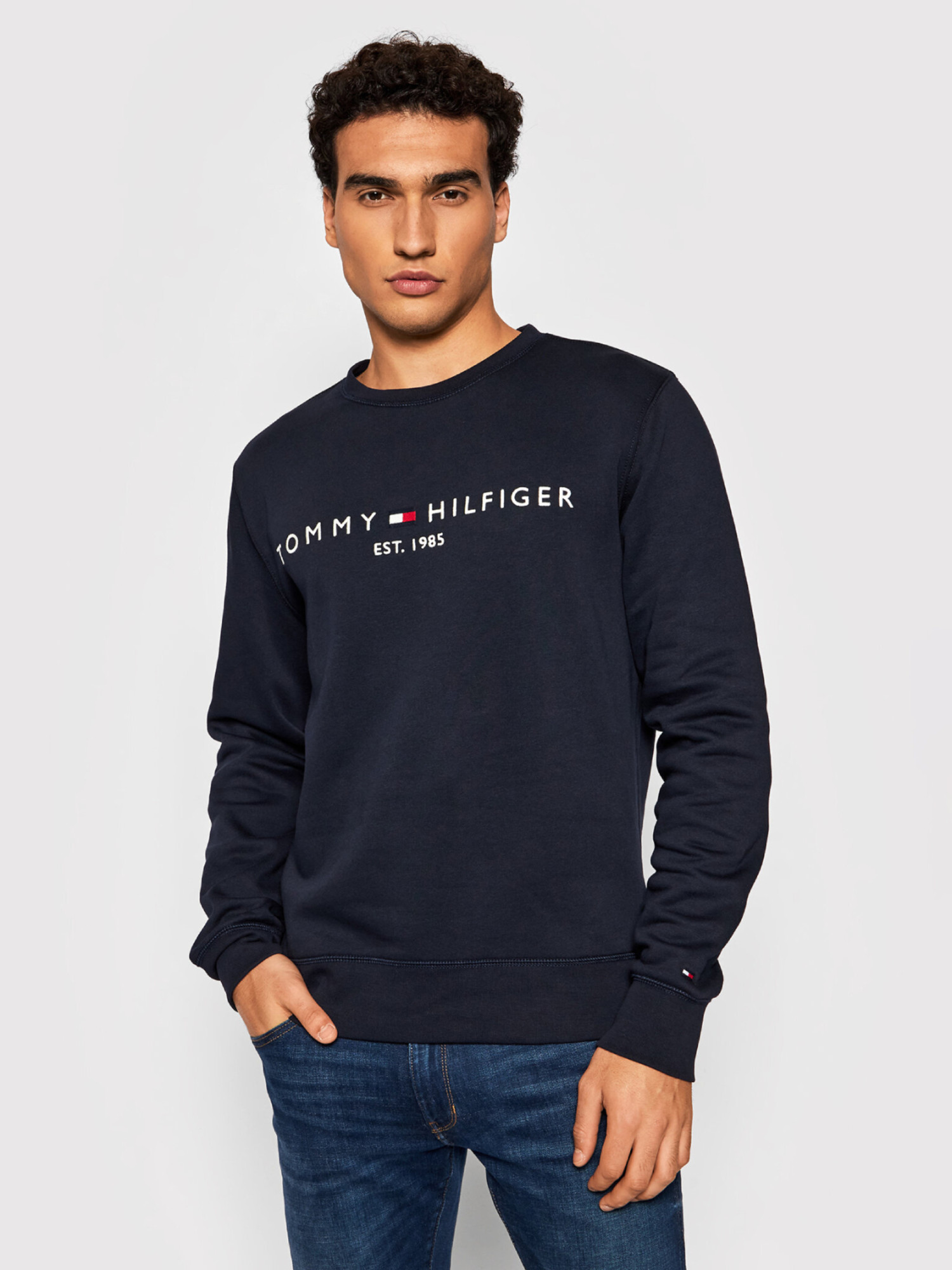 detail Tommy Hilfiger pánska tmavo modrá mikina Logo