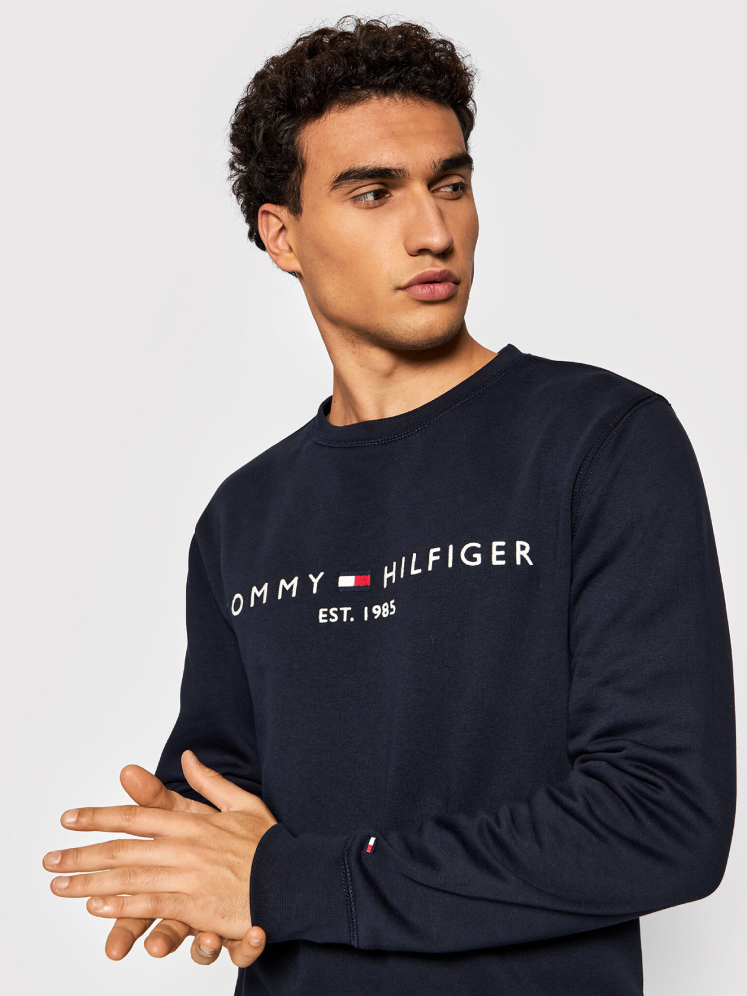 detail Tommy Hilfiger pánska tmavo modrá mikina Logo