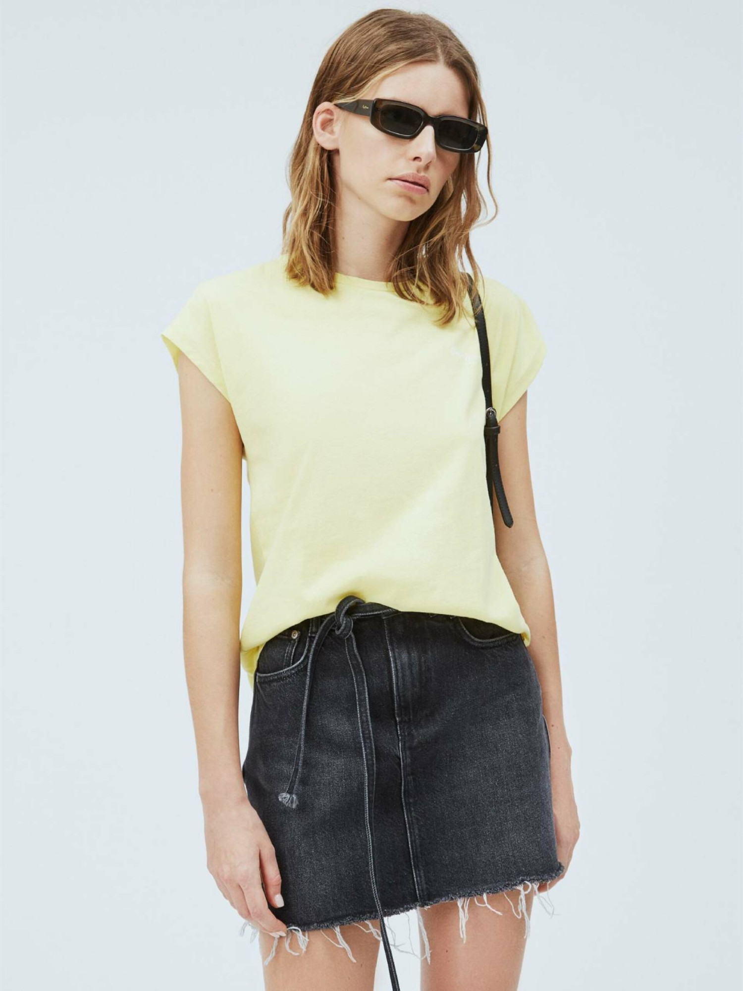 detail Pepe Jeans dámske žlté tričko