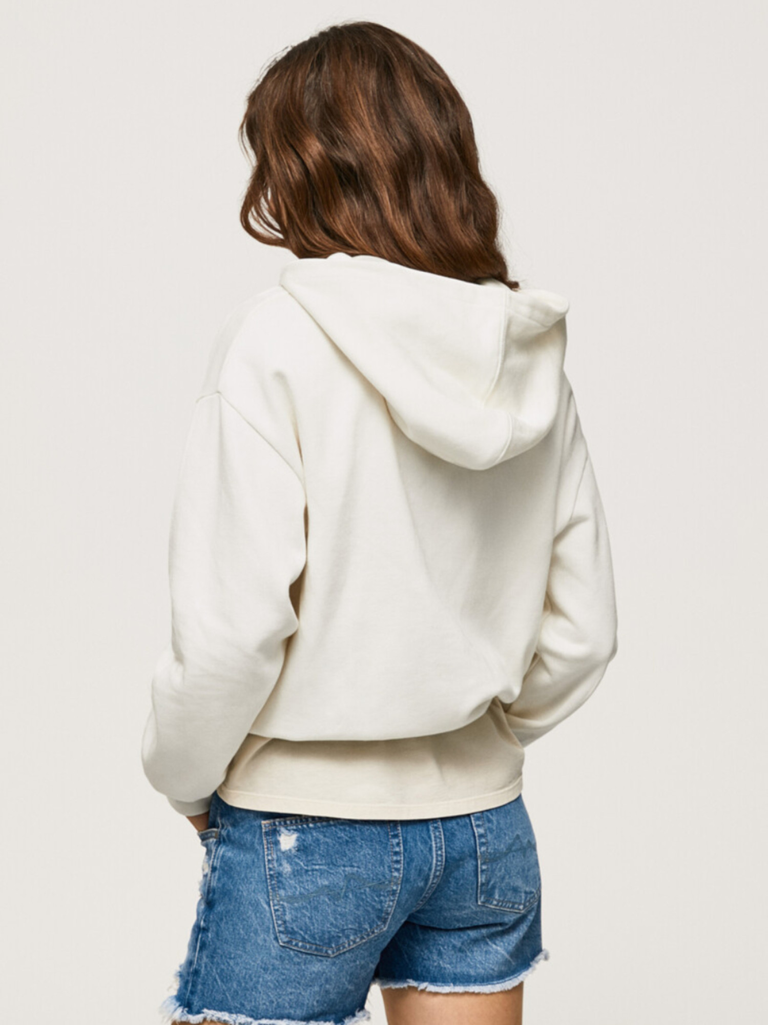 detail Pepe Jeans dámska krémová mikina