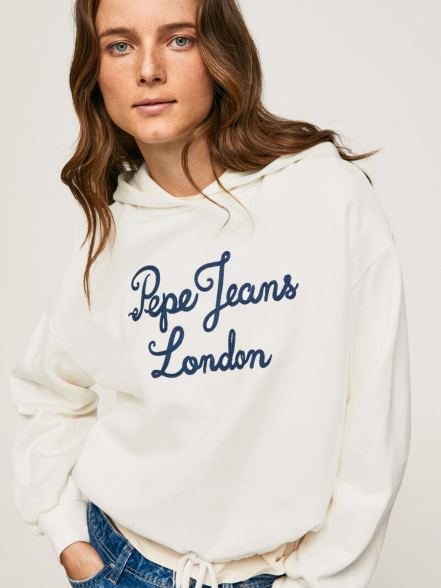 detail Pepe Jeans dámska krémová mikina