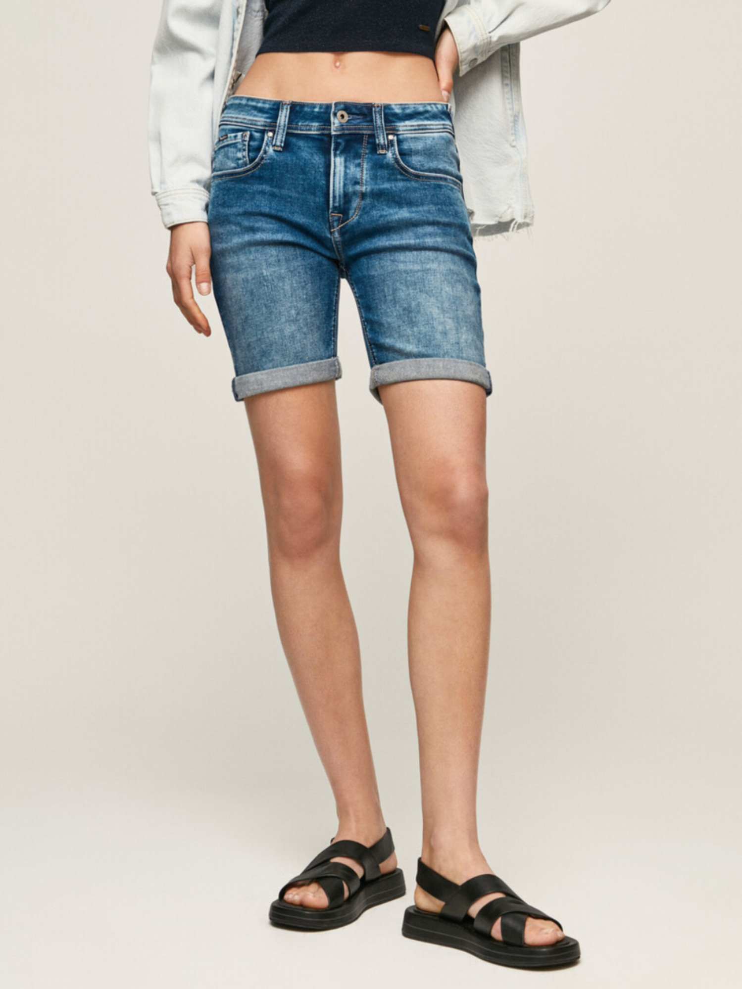 detail Pepe Jeans dámske modré džínsové šortky