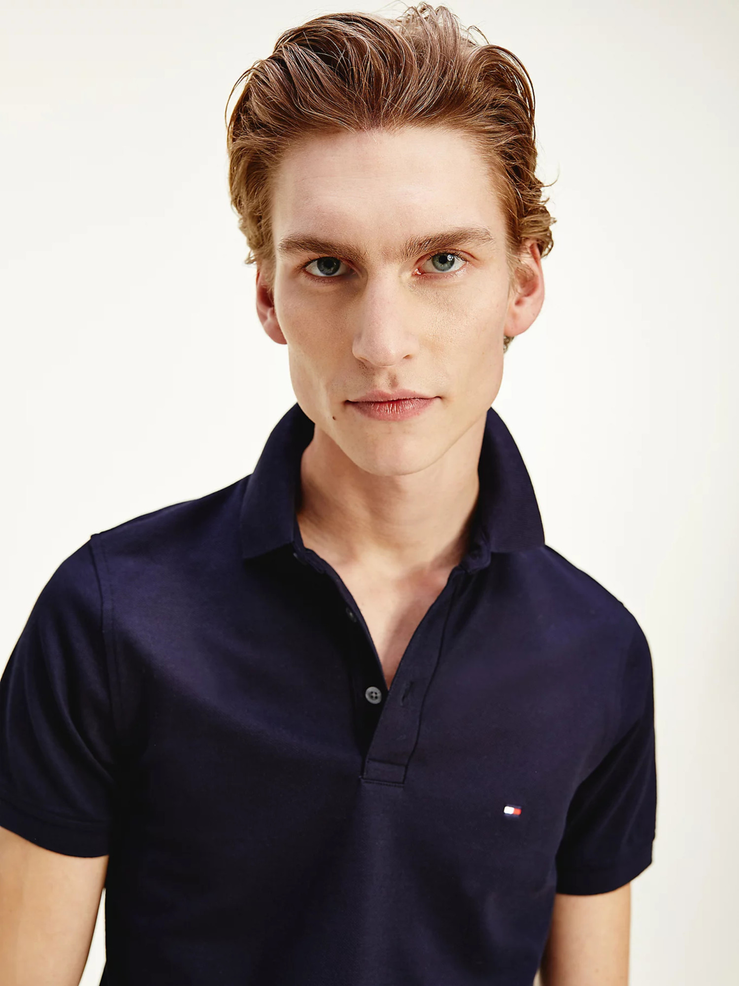 detail Tommy Hilfiger pánske tmavo modré polo tričko