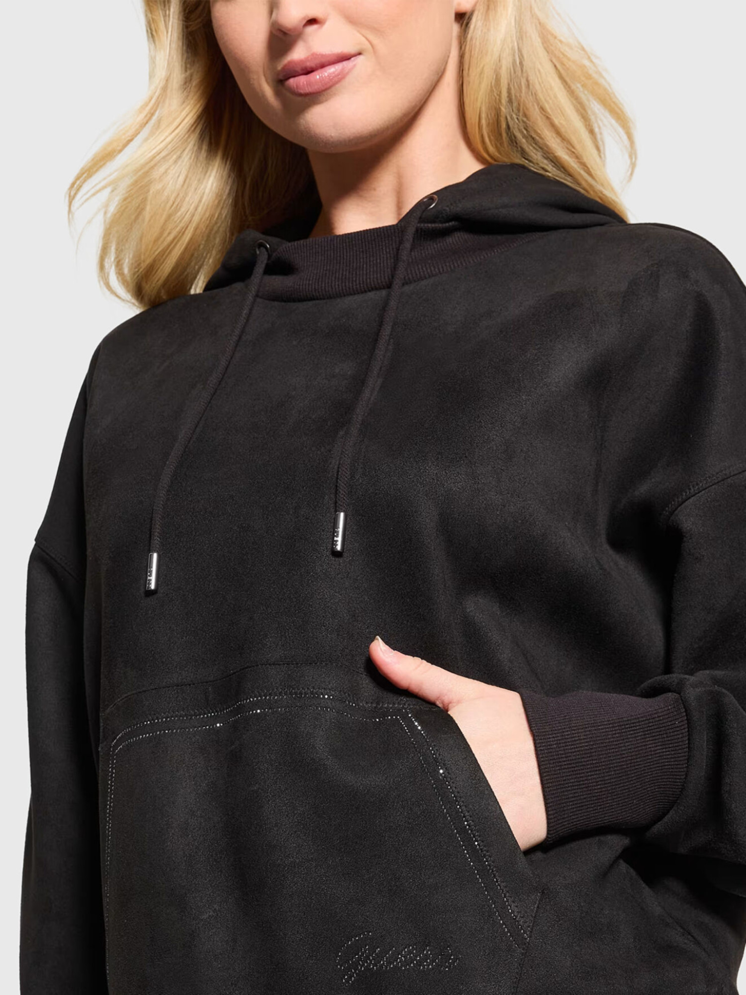 detail Guess dámska čierna mikina