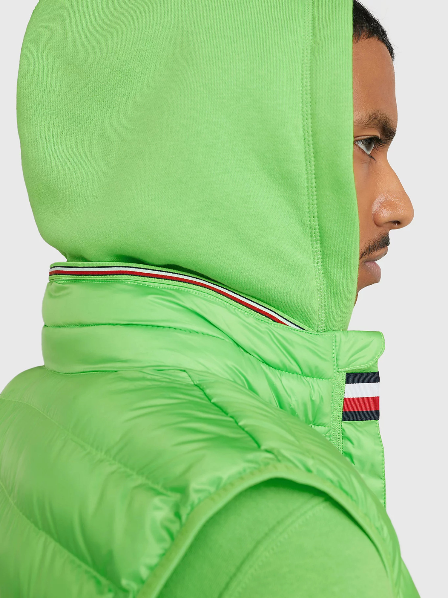 detail Tommy Hilfiger pánska zelená vesta