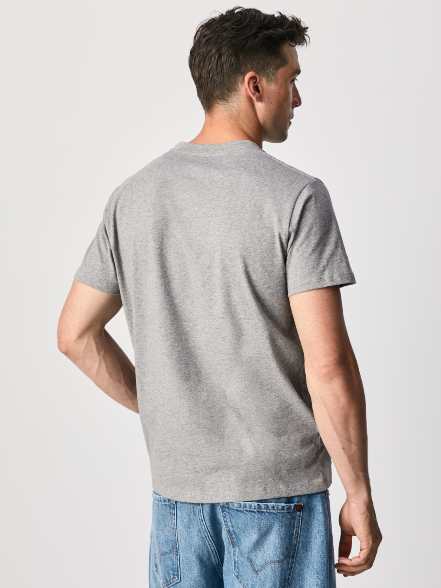 detail Pepe Jeans pánske šedé tričko Wells