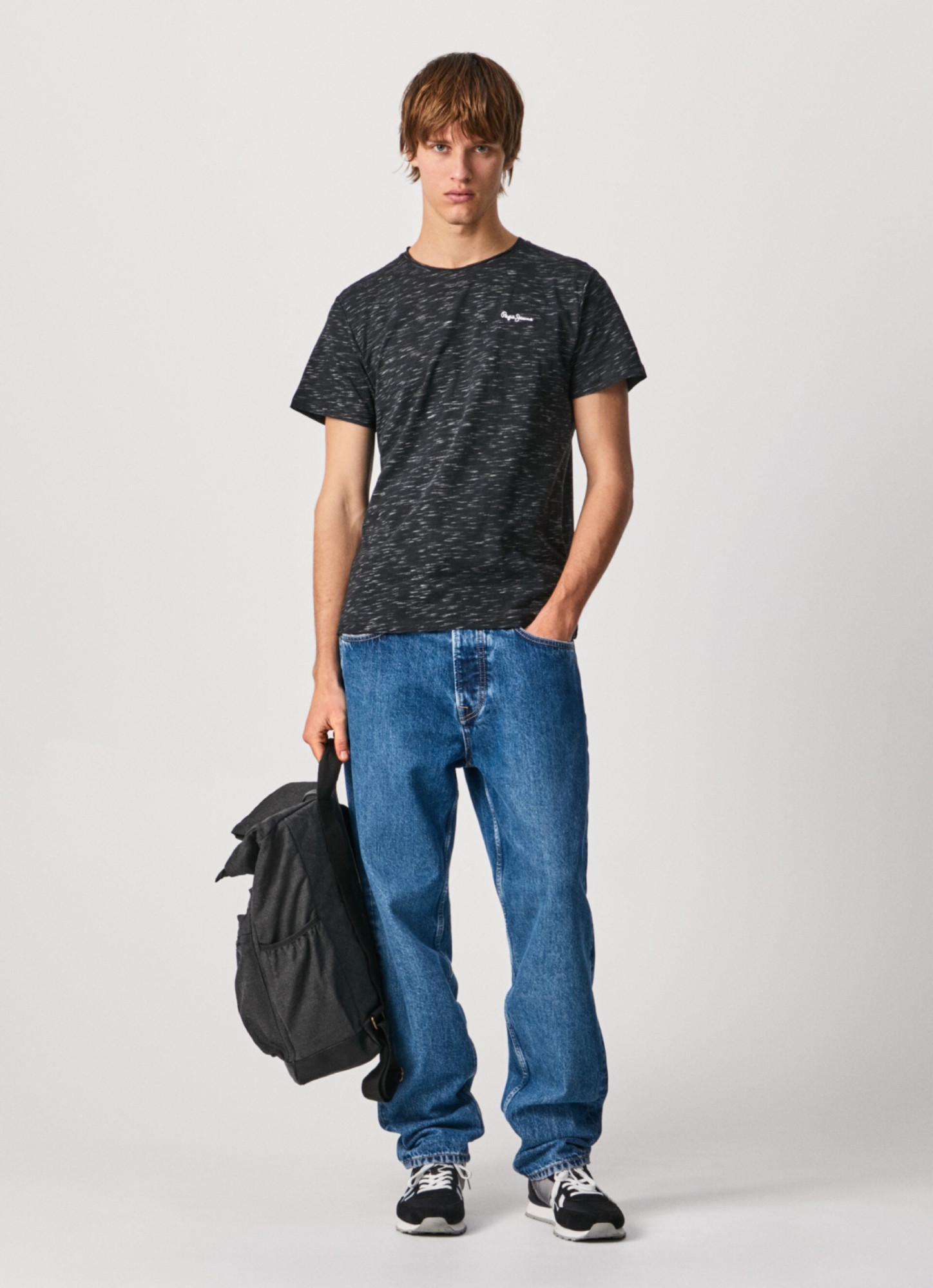 detail Pepe Jeans melírované  čierne tričko Paul