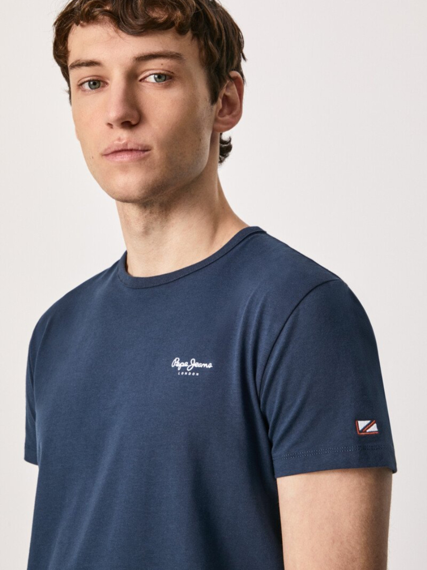 detail Pepe Jeans pánske tmavomodré tričko Basic
