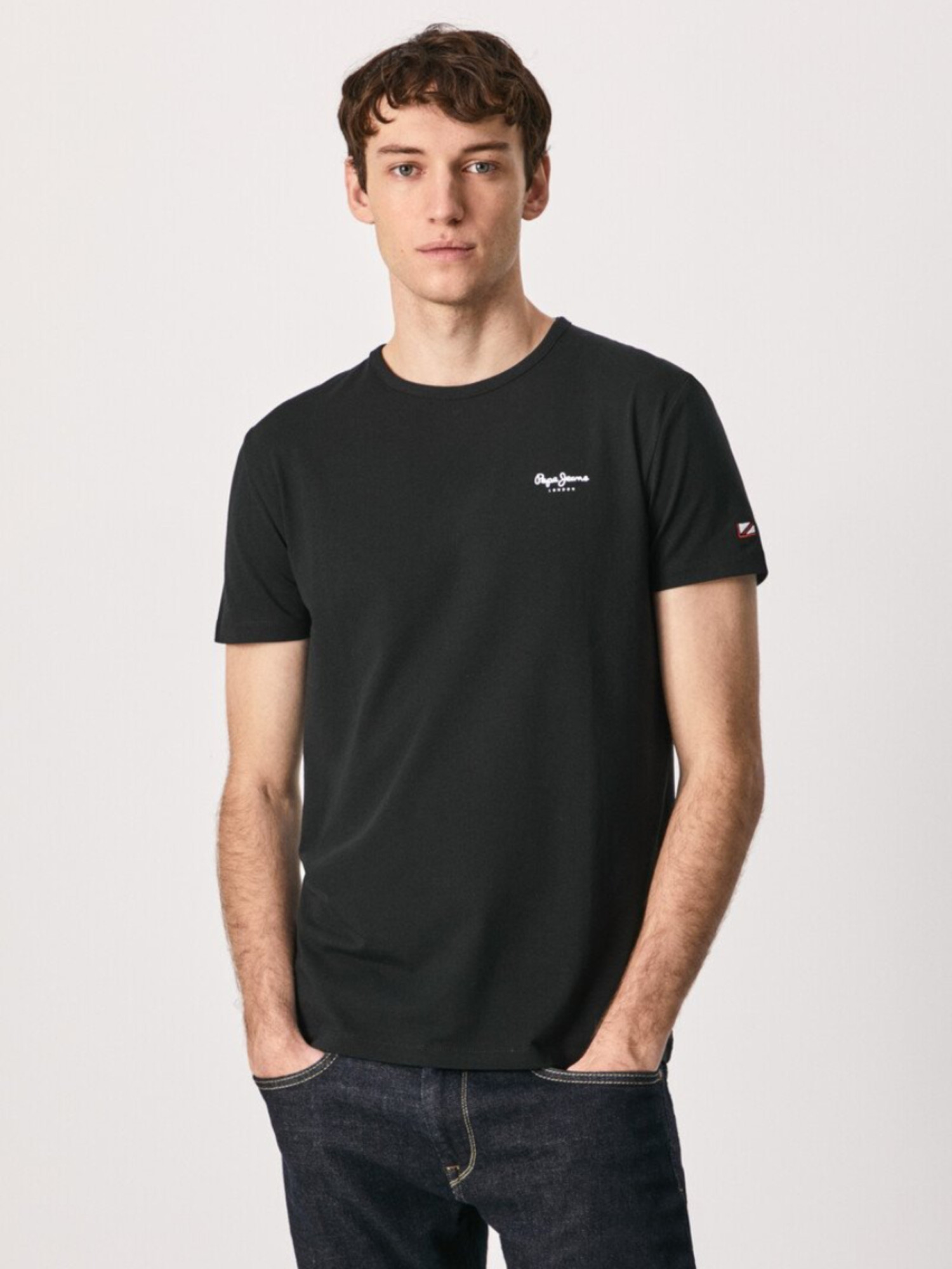 detail Pepe Jeans pánske čierne tričko Basic