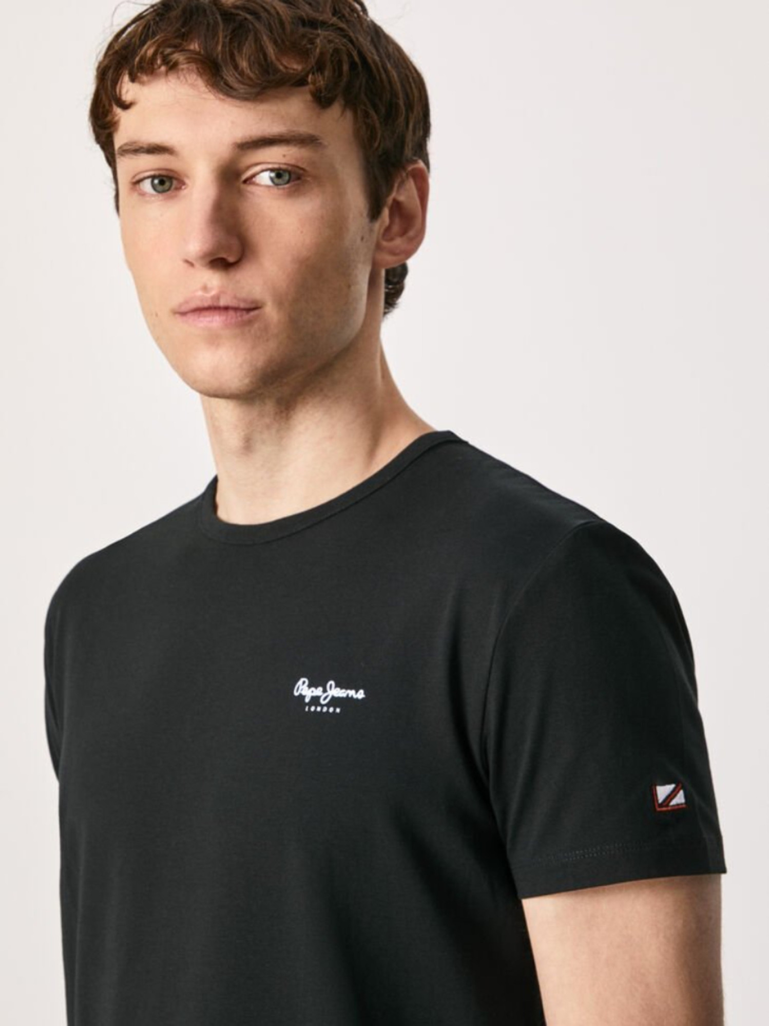 detail Pepe Jeans pánske čierne tričko Basic