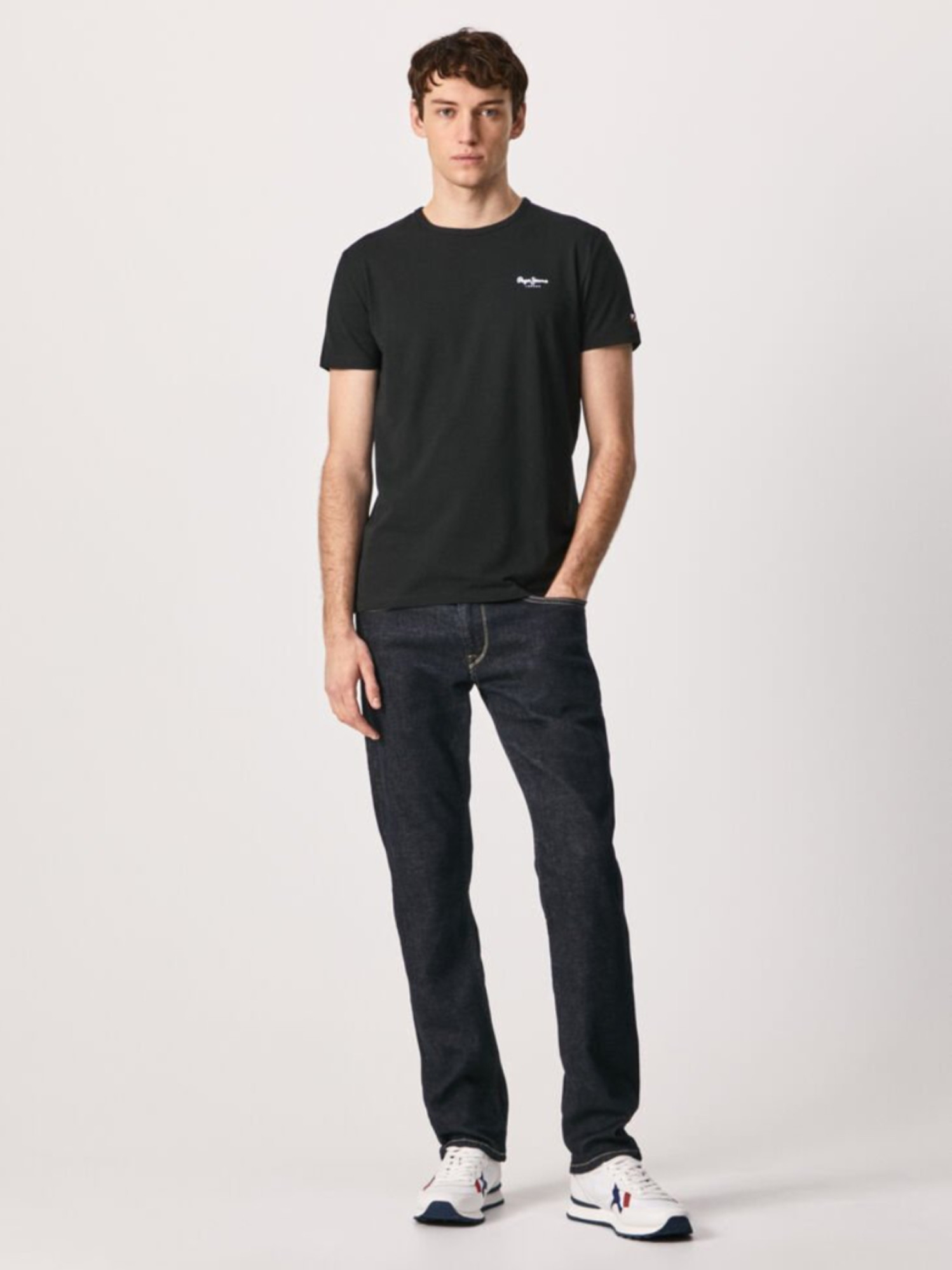 detail Pepe Jeans pánske čierne tričko Basic