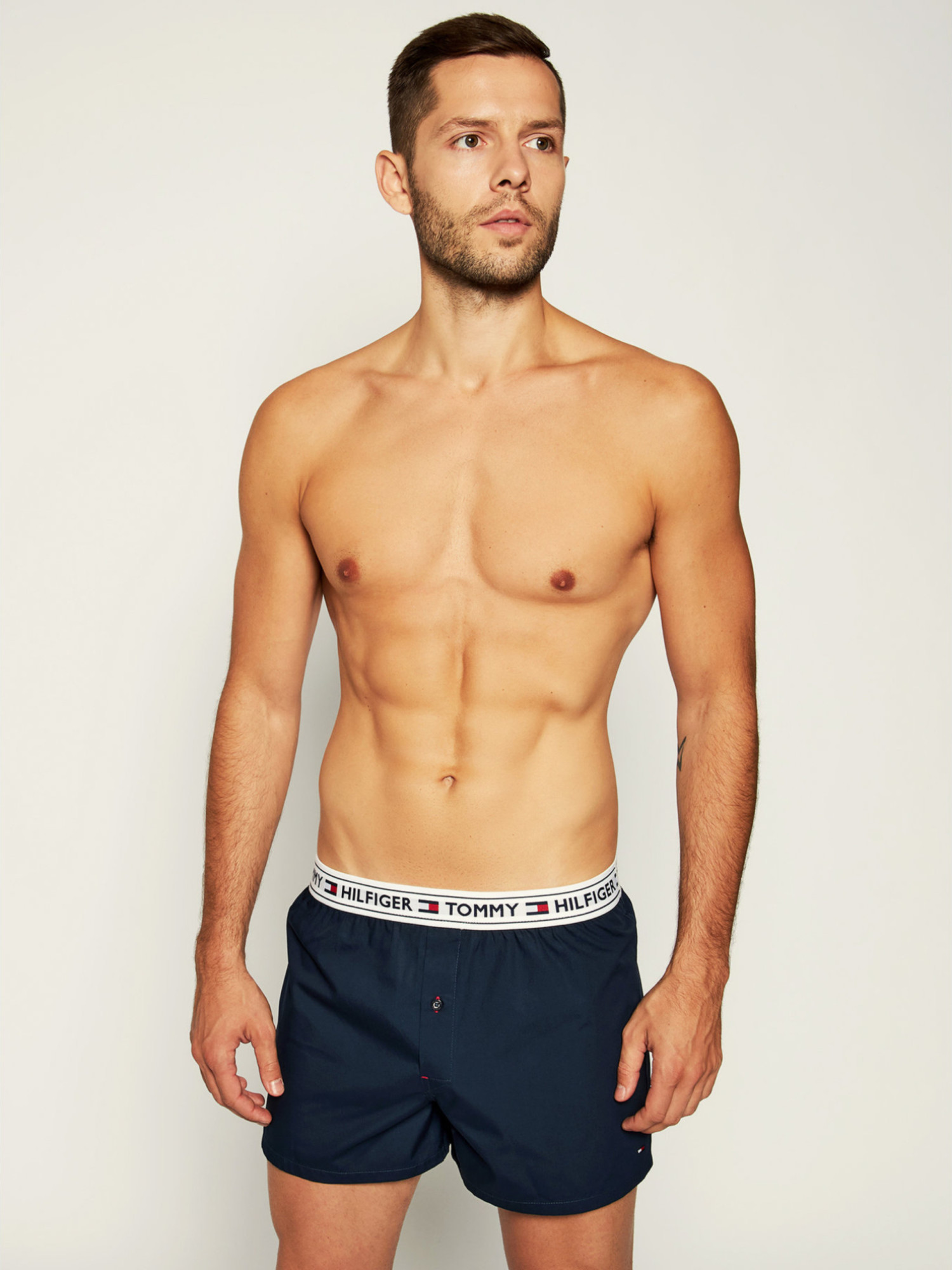 detail Tommy Hilfiger pánske tmavomodré boxerky