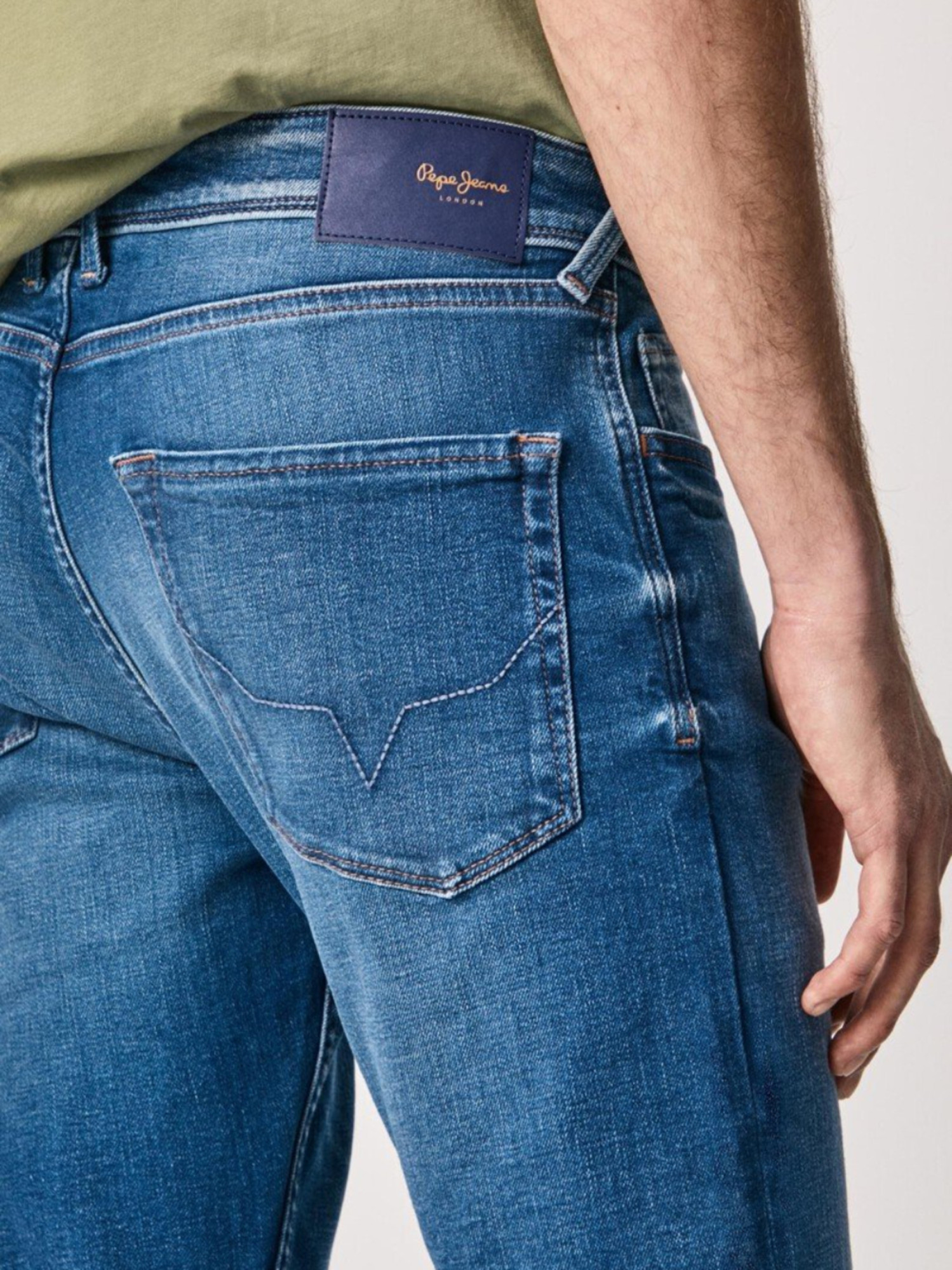 detail Pepe Jeans pánske modré džínsy Finsbury