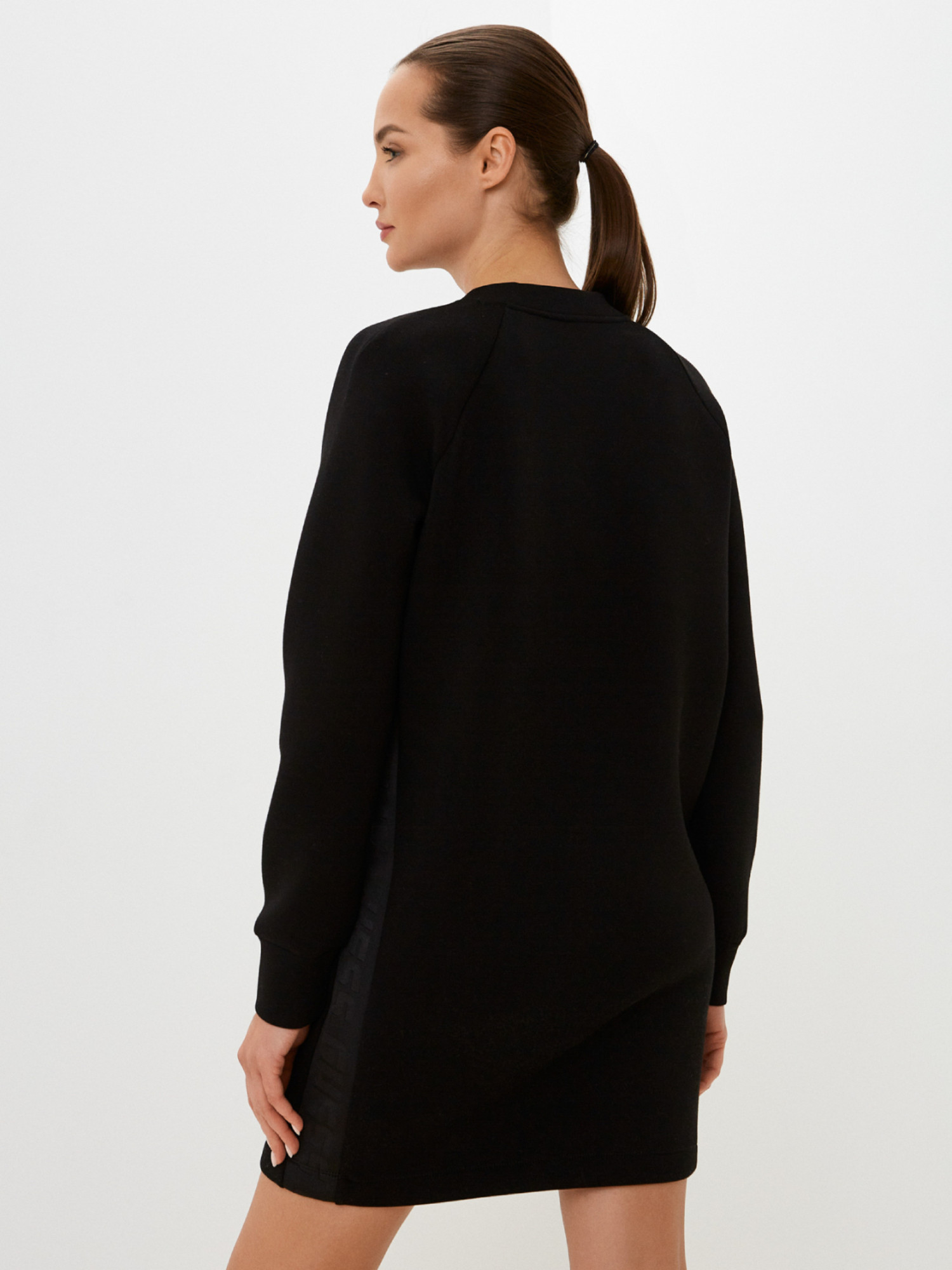 detail Guess dámske čierne šaty