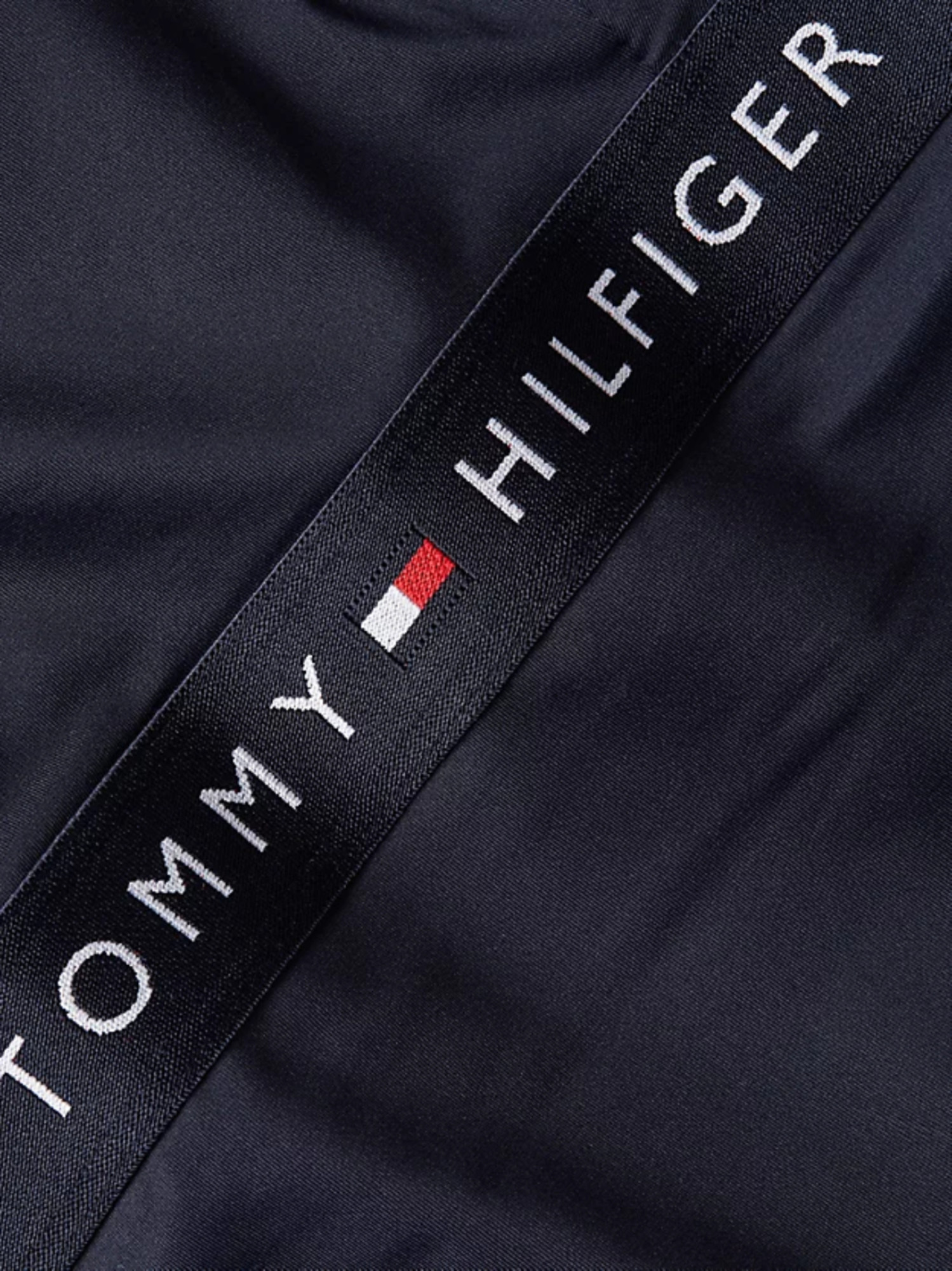 detail Tommy Hilfiger dámske tmavomodré jednodielne plavky