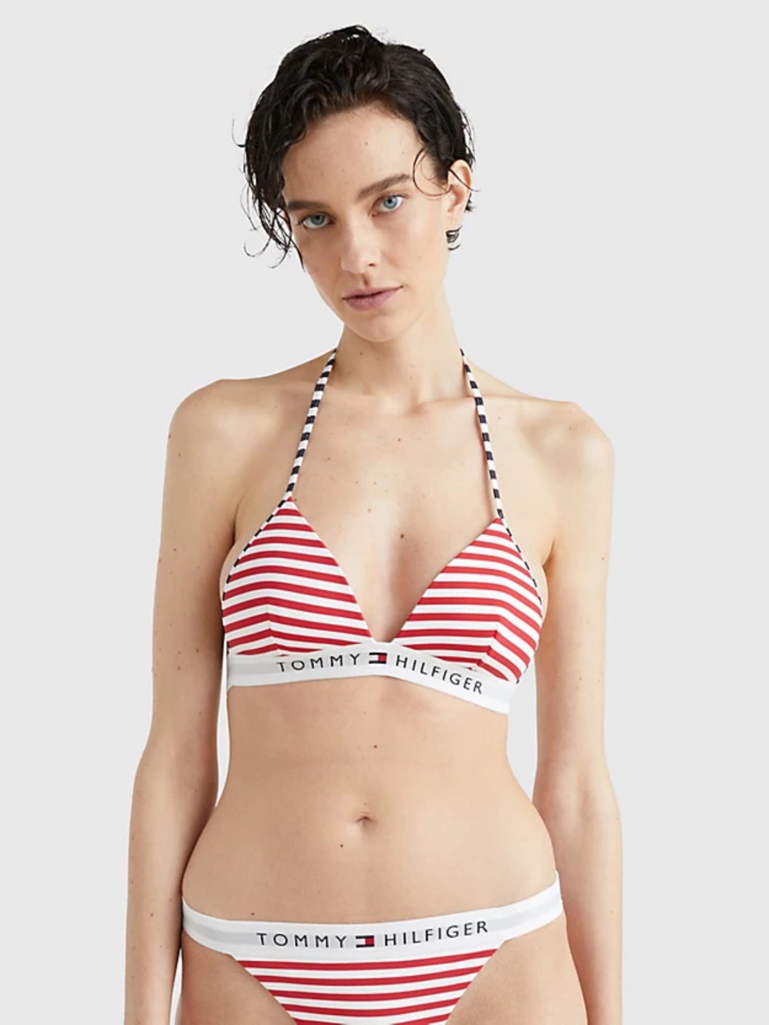 detail Tommy Hilfiger dámska pruhovaná plavková podprsenka